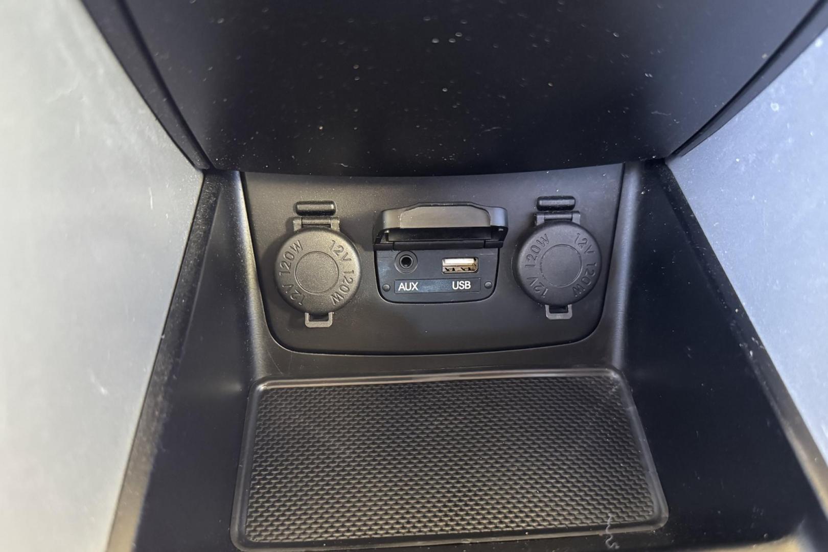 2015 Marlin Blue /Gray Hyundai Sonata Hybrid (KMHEC4A47FA) with an 4 Cyl 2.4 Liter Hybrid engine, Automatic transmission, located at 2304 W. Main St., Boise, ID, 83702, (208) 342-7777, 43.622105, -116.218658 - 35 MPG City and 38 Highway! Smooth Ride Too! - Photo#9