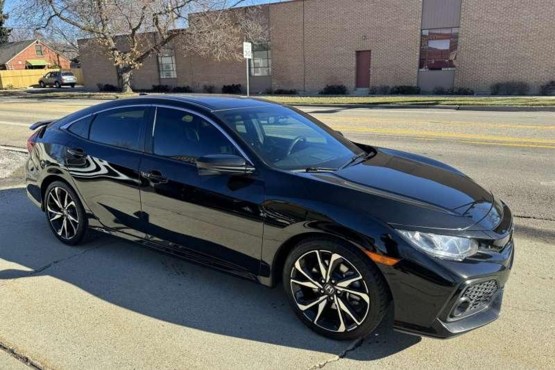 2019 Crystal Black Pearl /Black Honda Civic Si (2HGFC1E55KH) with an 4 Cyl 1.5 Liter Turbo engine, Manual transmission, located at 2304 W. Main St., Boise, ID, 83702, (208) 342-7777, 43.622105, -116.218658 - Photo #2