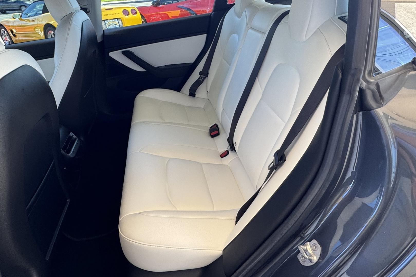 2018 Midnight Silver Metallic /Ultra White Tesla Model 3 Performance (5YJ3E1EB1JF) with an 75 kWh engine, Automatic transmission, located at 2304 W. Main St., Boise, ID, 83702, (208) 342-7777, 43.622105, -116.218658 - Photo#4