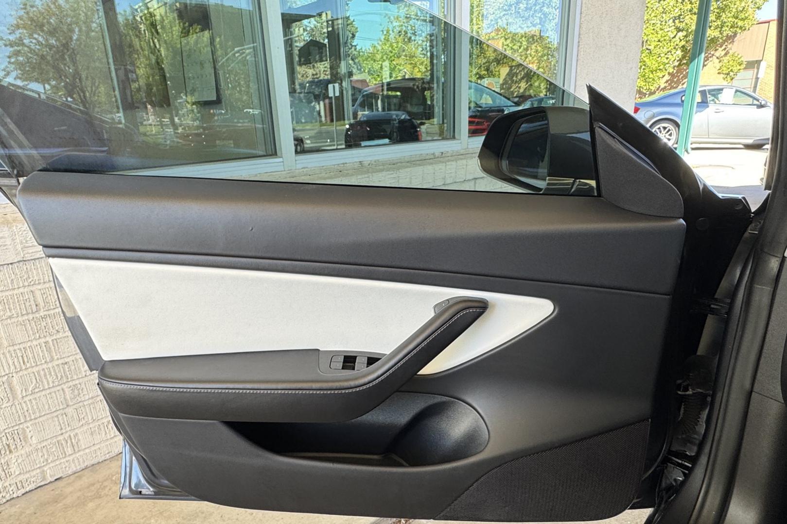 2018 Midnight Silver Metallic /Ultra White Tesla Model 3 Performance (5YJ3E1EB1JF) with an 75 kWh engine, Automatic transmission, located at 2304 W. Main St., Boise, ID, 83702, (208) 342-7777, 43.622105, -116.218658 - Photo#11