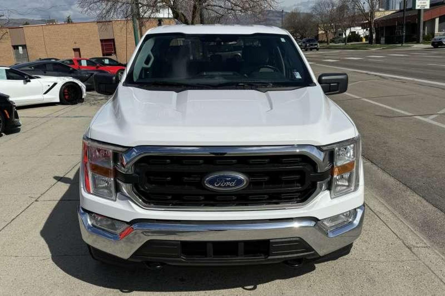 2021 Oxford White /Dark Slate Cloth Ford F-150 SuperCrew XLT (1FTFW1E57MF) with an V8 5.0 Liter engine, Automatic transmission, located at 2304 W. Main St., Boise, ID, 83702, (208) 342-7777, 43.622105, -116.218658 - Photo #4