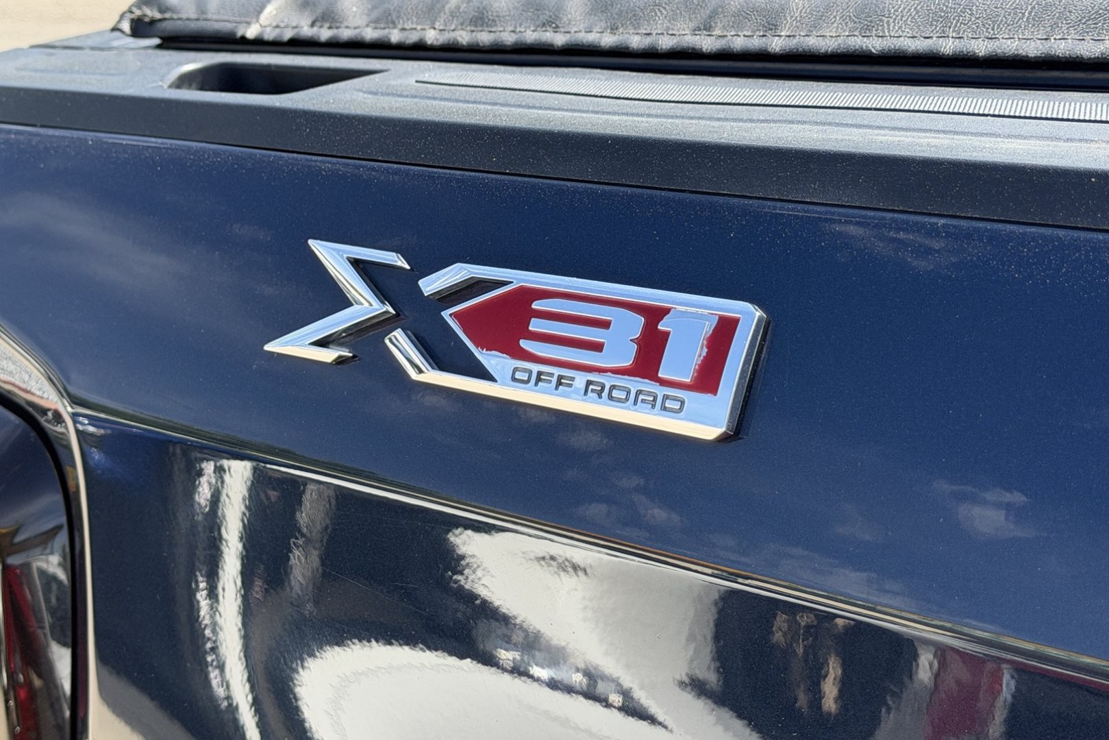2020 Northsky Blue Metallic /Shale GMC Sierra 1500 SLT X31 (1GTU9DED6LZ) with an V8 5.3 Liter engine, Automatic 10 Speed transmission, located at 2304 W. Main St., Boise, ID, 83702, (208) 342-7777, 43.622105, -116.218658 - Highly Optioned SLT X31 Off Road Package!- Photo#2
