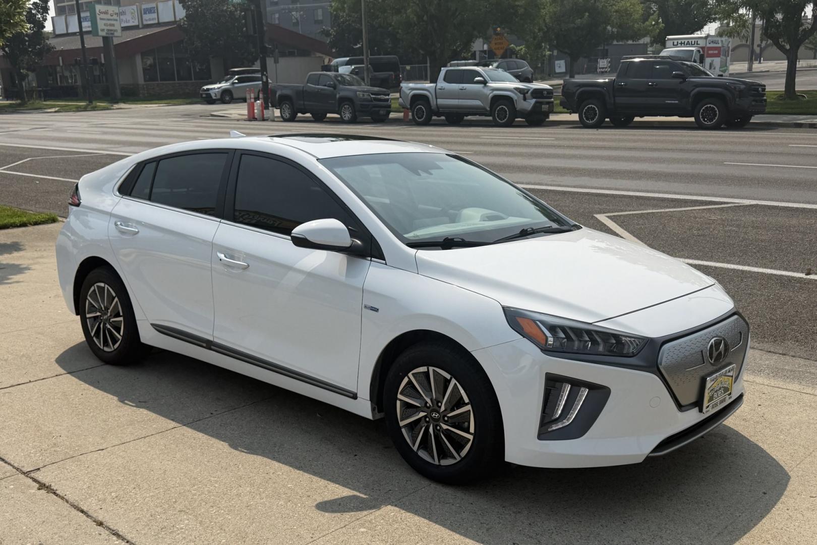 2020 White /Gray Hyundai Ioniq Hatchback Limited (KMHC85LJ1LU) with an 38.3 kWh engine, Automatic transmission, located at 2304 W. Main St., Boise, ID, 83702, (208) 342-7777, 43.622105, -116.218658 - Great Daily Commuter! Loaded With Safety Features!- Photo#2