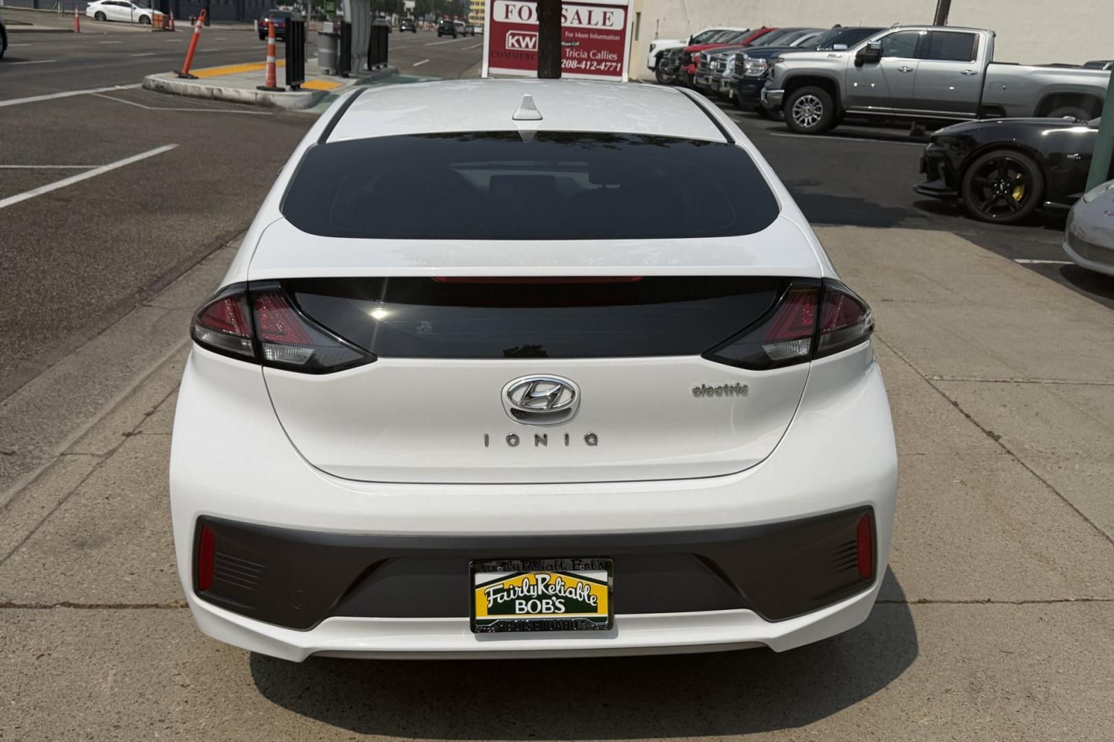 2020 White /Gray Hyundai Ioniq Hatchback Limited (KMHC85LJ1LU) with an 38.3 kWh engine, Automatic transmission, located at 2304 W. Main St., Boise, ID, 83702, (208) 342-7777, 43.622105, -116.218658 - Great Daily Commuter! Loaded With Safety Features!- Photo#1