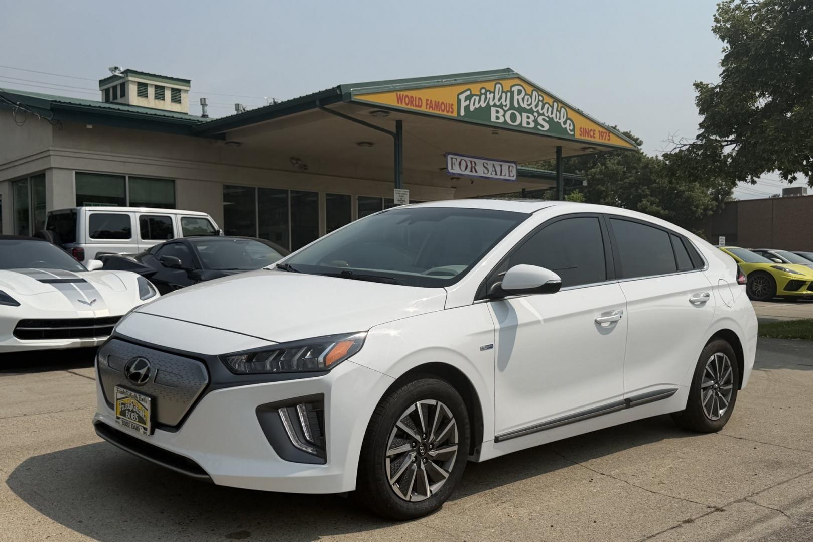 2020 White /Gray Hyundai Ioniq Hatchback Limited (KMHC85LJ1LU) with an 38.3 kWh engine, Automatic transmission, located at 2304 W. Main St., Boise, ID, 83702, (208) 342-7777, 43.622105, -116.218658 - Great Daily Commuter! Loaded With Safety Features!- Photo#0