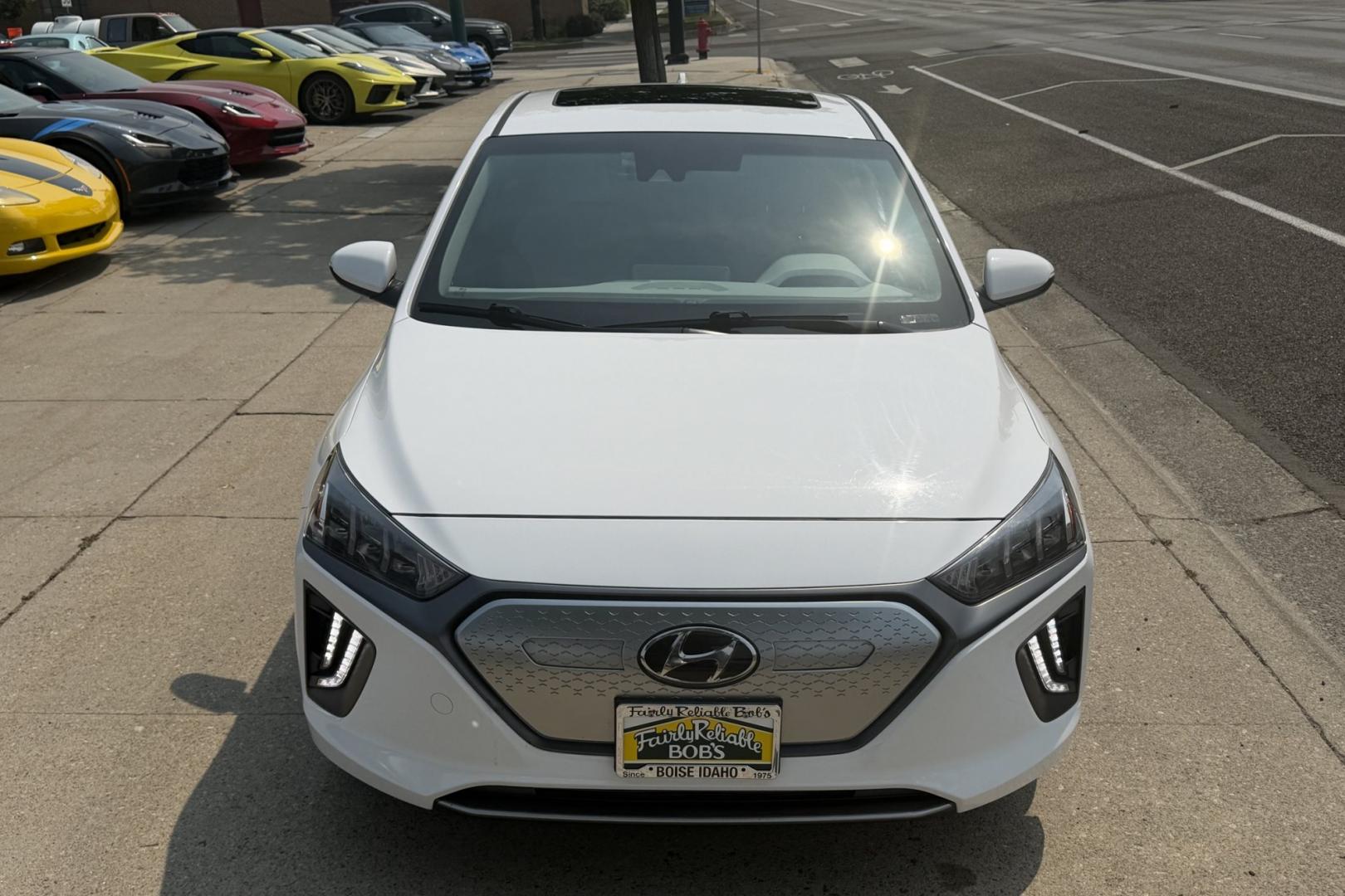 2020 White /Gray Hyundai Ioniq Hatchback Limited (KMHC85LJ1LU) with an 38.3 kWh engine, Automatic transmission, located at 2304 W. Main St., Boise, ID, 83702, (208) 342-7777, 43.622105, -116.218658 - Great Daily Commuter! Loaded With Safety Features!- Photo#3