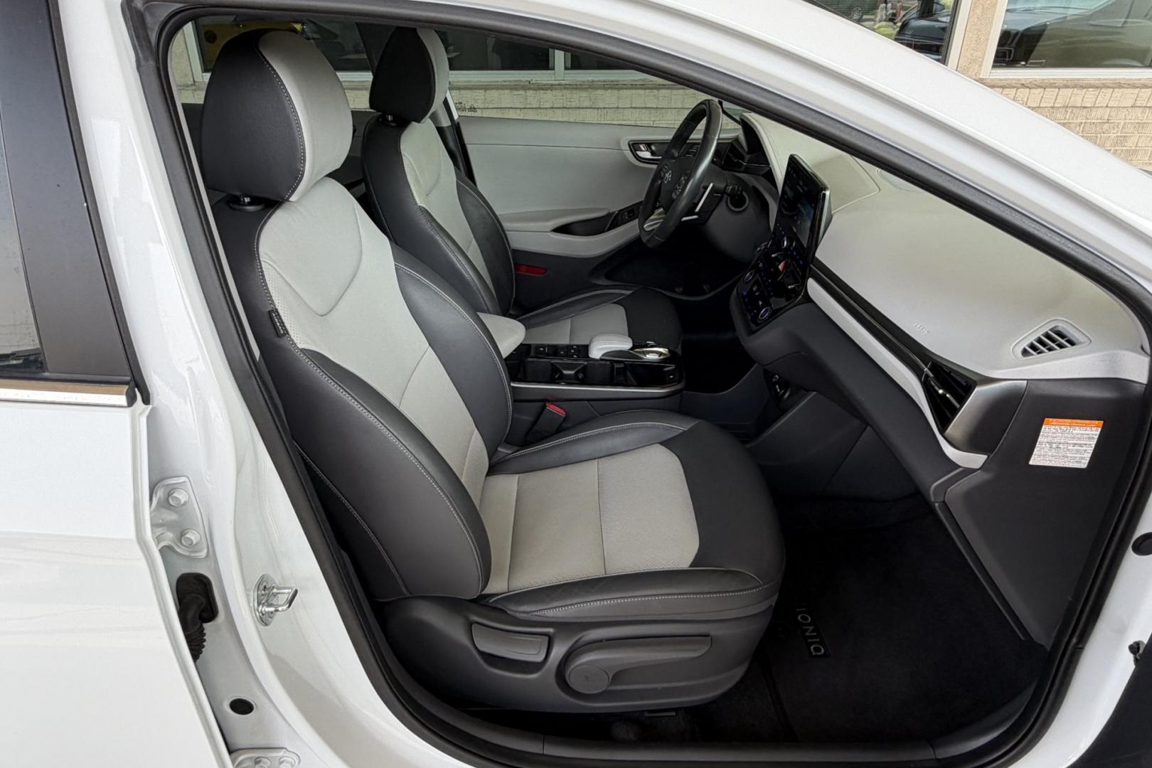 2020 White /Gray Hyundai Ioniq Hatchback Limited (KMHC85LJ1LU) with an 38.3 kWh engine, Automatic transmission, located at 2304 W. Main St., Boise, ID, 83702, (208) 342-7777, 43.622105, -116.218658 - Great Daily Commuter! Loaded With Safety Features!- Photo#22