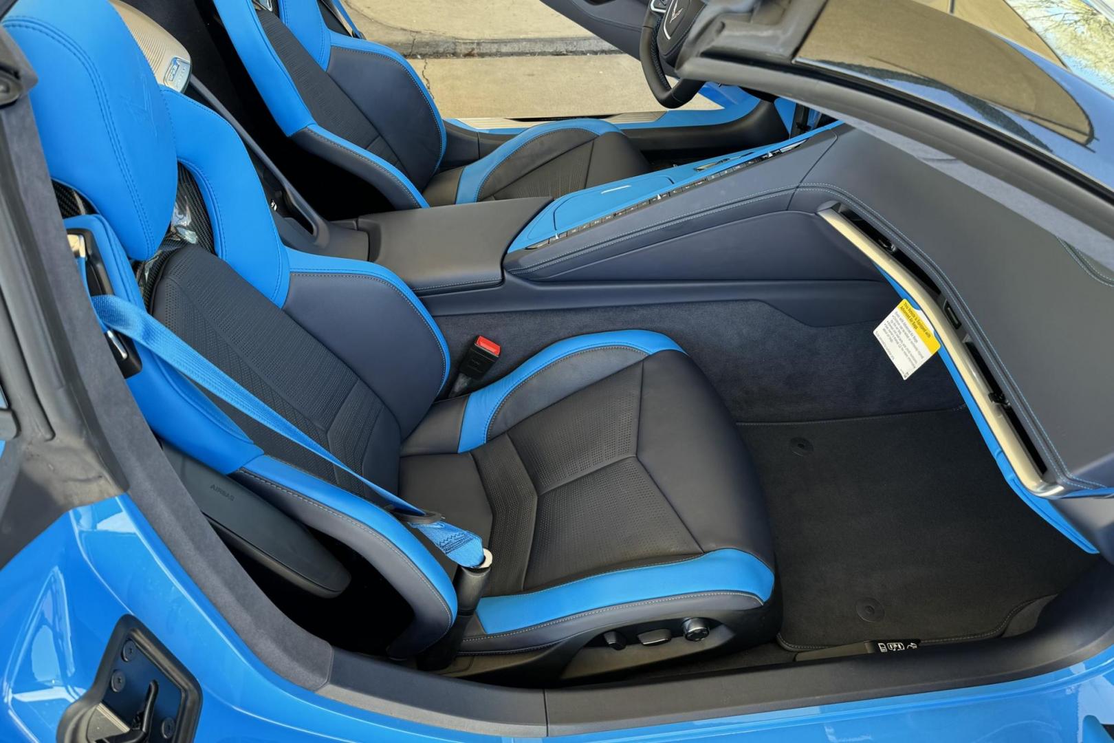 2022 Rapid Blue /Tension With Twilight Blue Dipped Chevrolet Corvette Stingray 3LT (1G1YC3D44N5) with an V8 6.2 Liter engine, Automatic 8 Speed transmission, located at 2304 W. Main St., Boise, ID, 83702, (208) 342-7777, 43.622105, -116.218658 - Photo#13