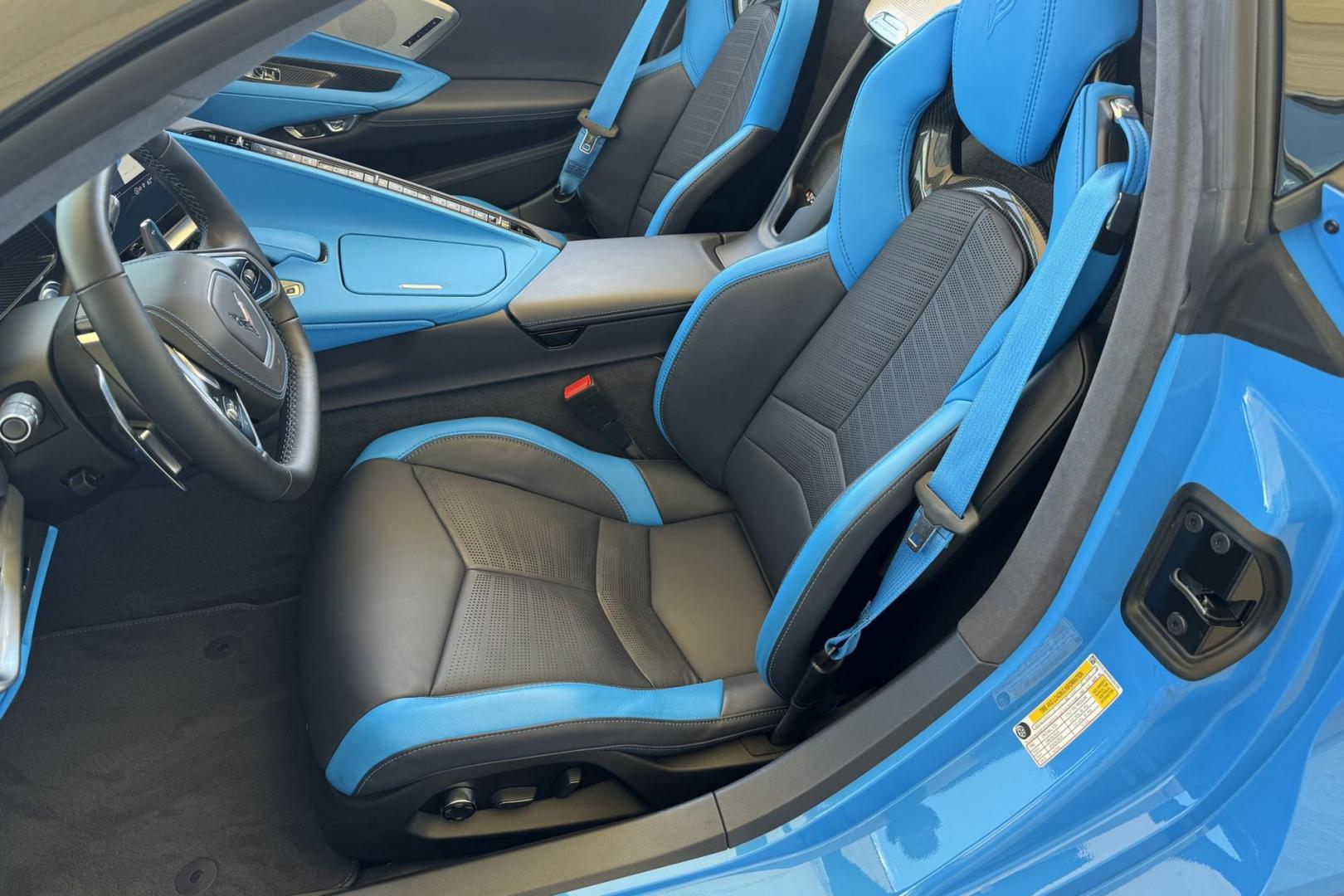 2022 Rapid Blue /Tension With Twilight Blue Dipped Chevrolet Corvette Stingray 3LT (1G1YC3D44N5) with an V8 6.2 Liter engine, Automatic 8 Speed transmission, located at 2304 W. Main St., Boise, ID, 83702, (208) 342-7777, 43.622105, -116.218658 - Photo#11
