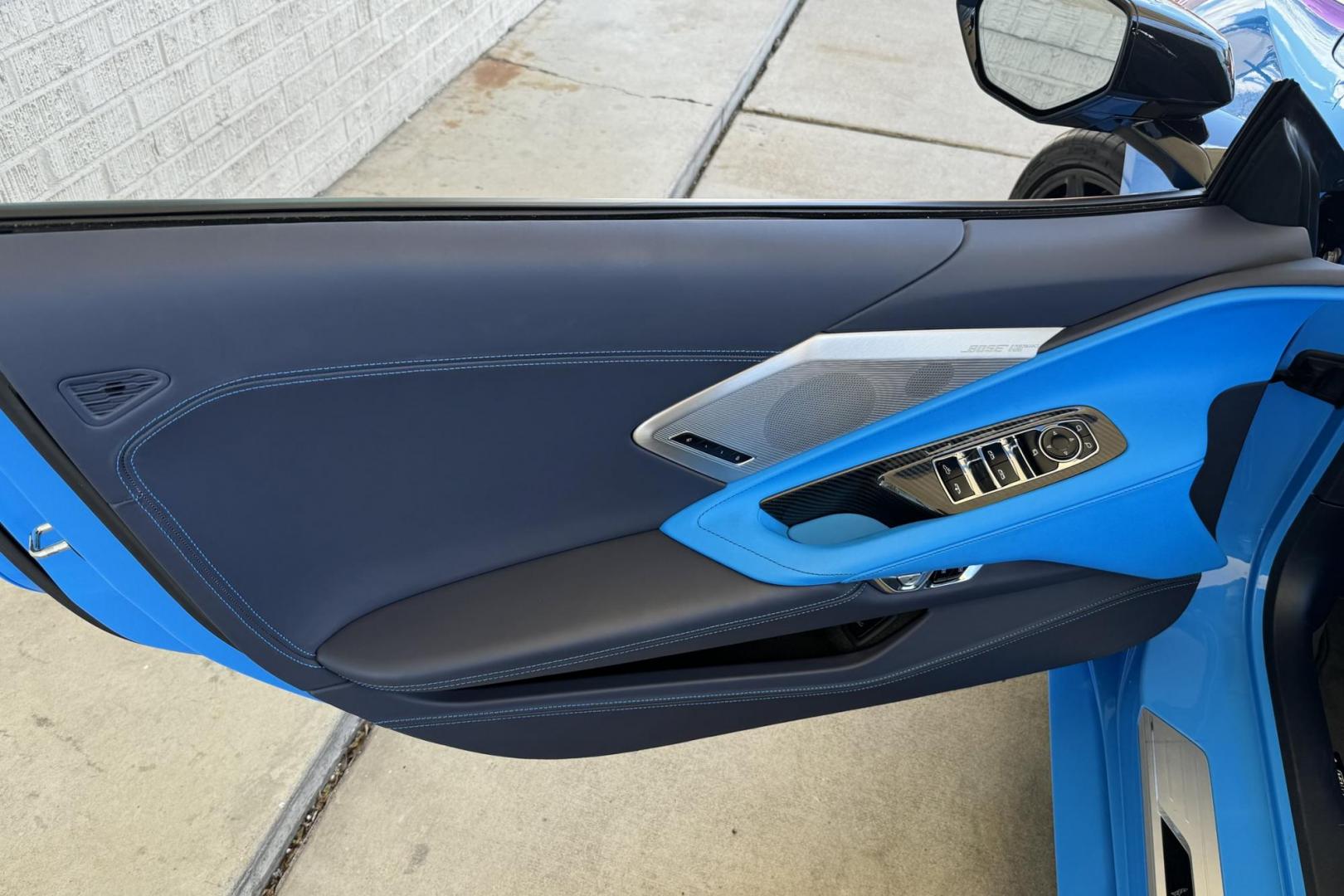 2022 Rapid Blue /Tension With Twilight Blue Dipped Chevrolet Corvette Stingray 3LT (1G1YC3D44N5) with an V8 6.2 Liter engine, Automatic 8 Speed transmission, located at 2304 W. Main St., Boise, ID, 83702, (208) 342-7777, 43.622105, -116.218658 - Photo#9