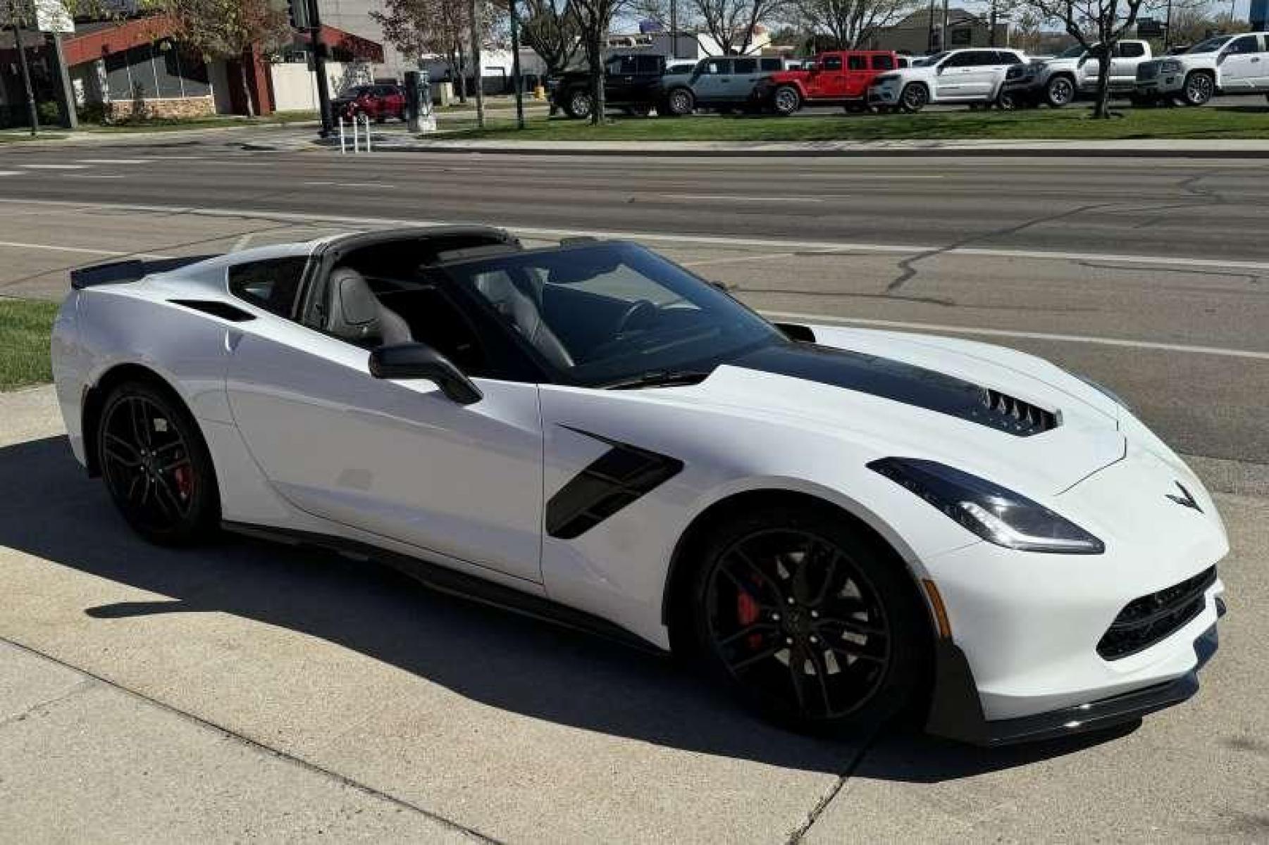 2016 Arctic White /Black Chevrolet Corvette Stingray 2LT Z51 (1G1YK2D75G5) with an V8 6.2 Liter engine, Automatic transmission, located at 2304 W. Main St., Boise, ID, 83702, (208) 342-7777, 43.622105, -116.218658 - Photo #2