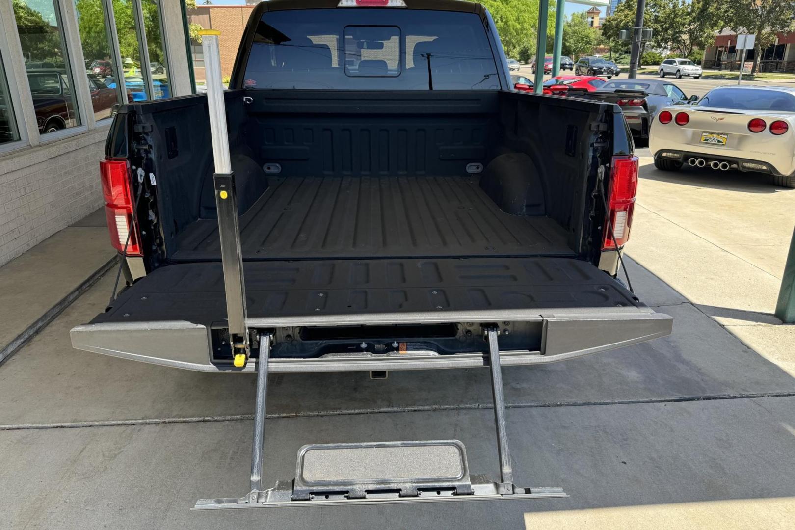 2019 Black /Tan FORD F-150 Limited (1FTEW1EG9KF) with an 3.5L V6 ECOBOOST HIGH OUTPUT engine, ELECTRONIC 10-SPEED AUTOMATIC transmission, located at 2304 W. Main St., Boise, ID, 83702, (208) 342-7777, 43.622105, -116.218658 - 2019 FORD - Photo#22