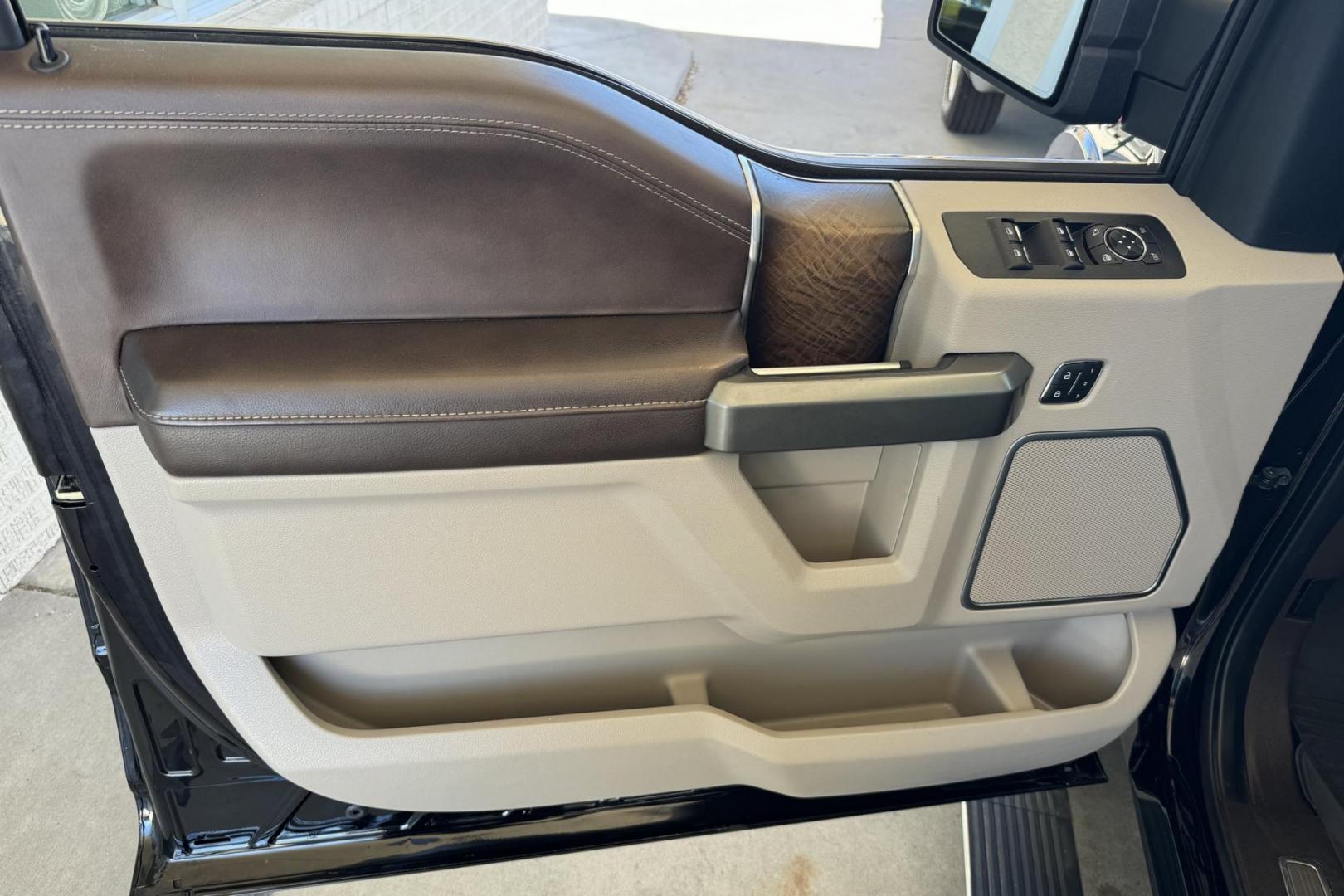 2019 Black /Tan FORD F-150 Limited (1FTEW1EG9KF) with an 3.5L V6 ECOBOOST HIGH OUTPUT engine, ELECTRONIC 10-SPEED AUTOMATIC transmission, located at 2304 W. Main St., Boise, ID, 83702, (208) 342-7777, 43.622105, -116.218658 - 2019 FORD - Photo#9