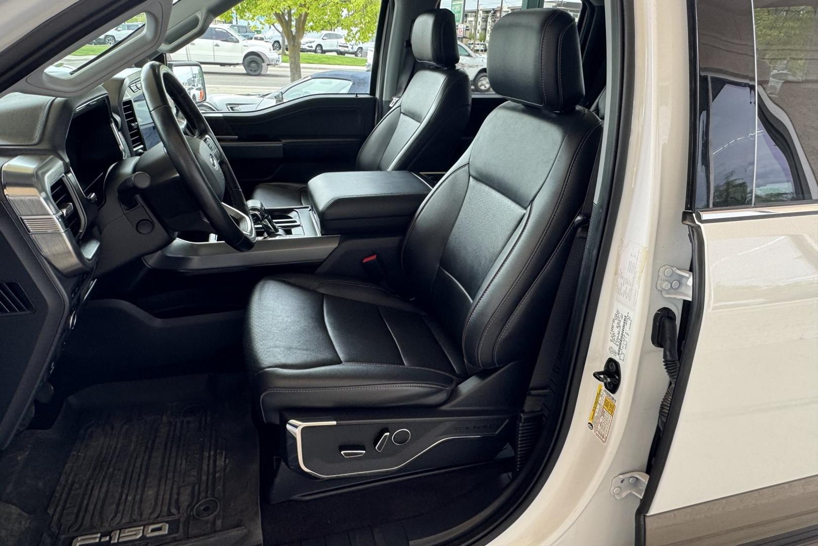 2021 Oxford White /Black FORD F-150 Lariat (1FTFW1E85MF) with an 3.5L V6 ECOBOOST engine, ELECTRONIC 10-SPEED AUTOMATIC transmission, located at 2304 W. Main St., Boise, ID, 83702, (208) 342-7777, 43.622105, -116.218658 - 2021 FORD - Photo#12