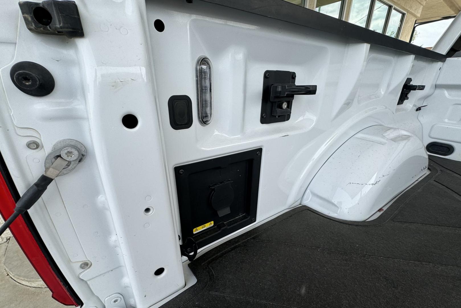 2021 Oxford White /Black FORD F-150 Lariat (1FTFW1E85MF) with an 3.5L V6 ECOBOOST engine, ELECTRONIC 10-SPEED AUTOMATIC transmission, located at 2304 W. Main St., Boise, ID, 83702, (208) 342-7777, 43.622105, -116.218658 - 2021 FORD - Photo#23