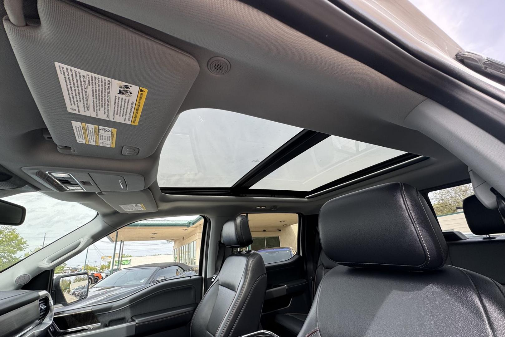 2021 Oxford White /Black FORD F-150 Lariat (1FTFW1E85MF) with an 3.5L V6 ECOBOOST engine, ELECTRONIC 10-SPEED AUTOMATIC transmission, located at 2304 W. Main St., Boise, ID, 83702, (208) 342-7777, 43.622105, -116.218658 - 2021 FORD - Photo#4