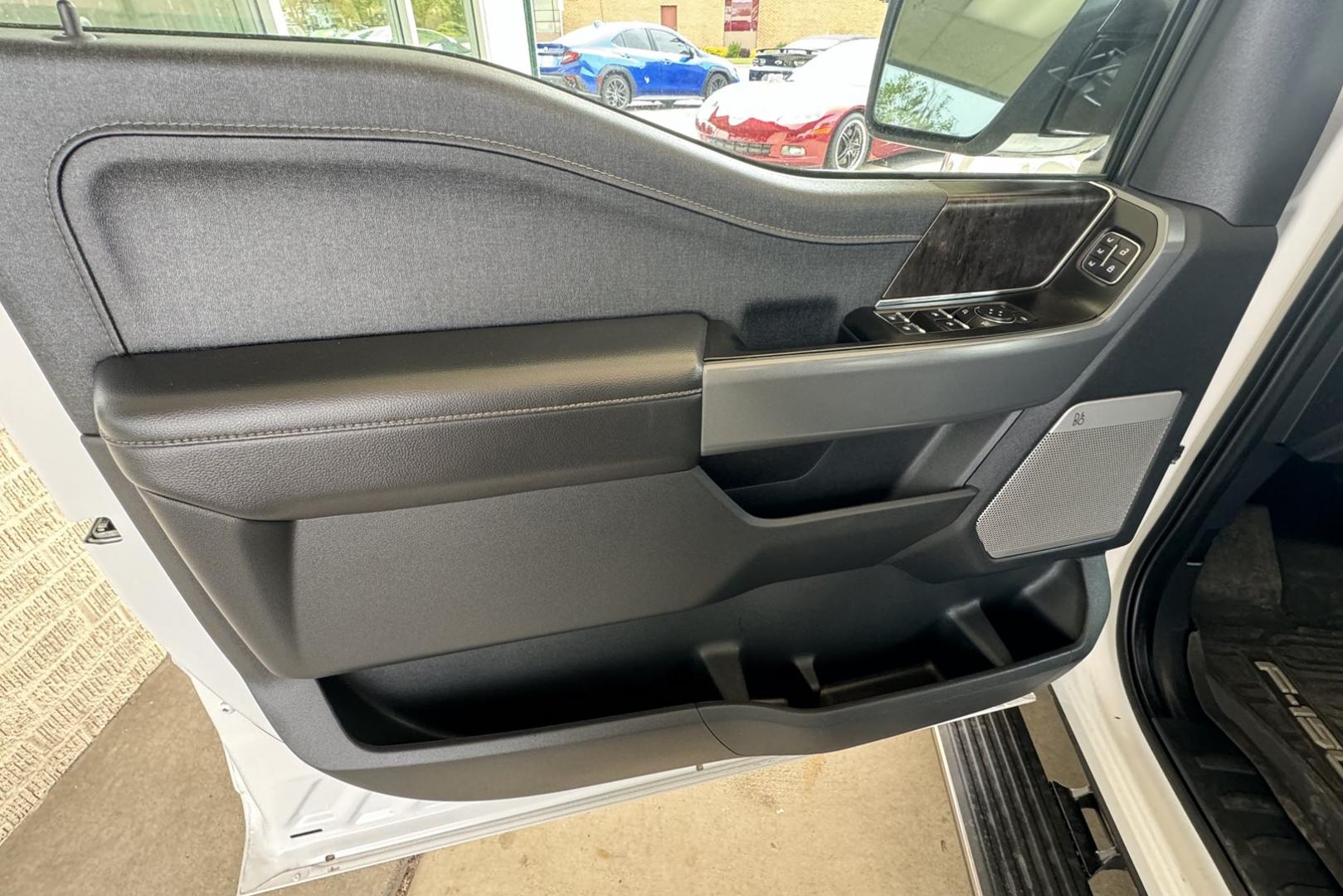 2021 Oxford White /Black FORD F-150 Lariat (1FTFW1E85MF) with an 3.5L V6 ECOBOOST engine, ELECTRONIC 10-SPEED AUTOMATIC transmission, located at 2304 W. Main St., Boise, ID, 83702, (208) 342-7777, 43.622105, -116.218658 - 2021 FORD - Photo#9
