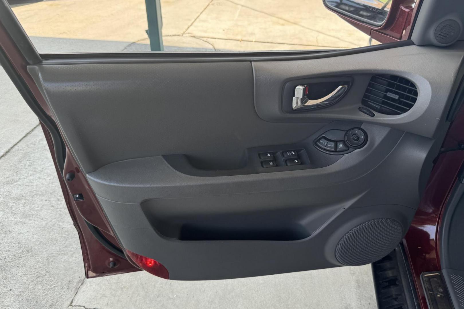 2003 Maroon /Tan Hyundai Santa Fe GLS (KM8SC73EX3U) with an V6 3.5 Liter engine, Automatic 5 Speed transmission, located at 2304 W. Main St., Boise, ID, 83702, (208) 342-7777, 43.622105, -116.218658 - 2003 HYUNDAI - Photo#6