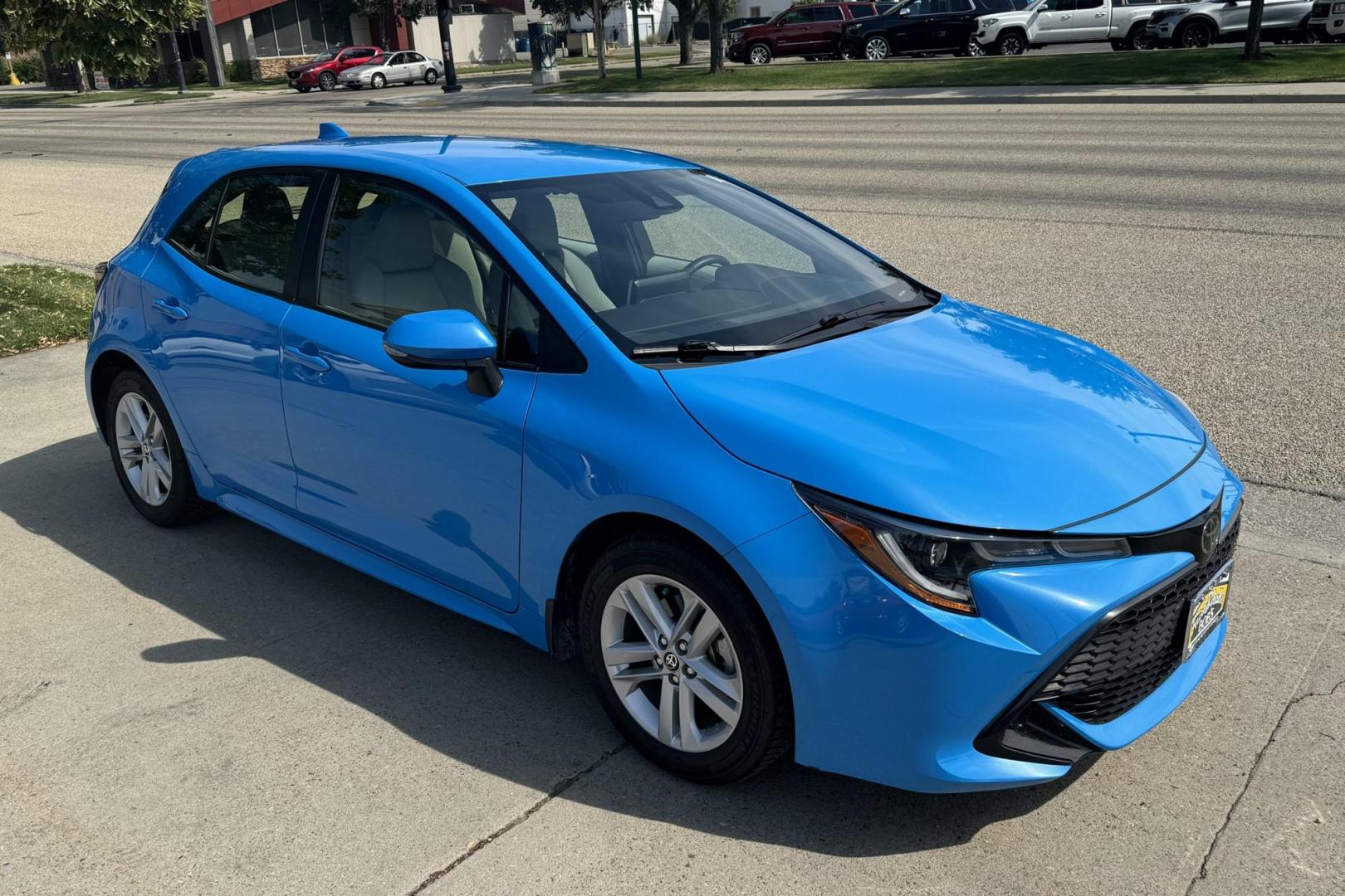 2022 Blue Flame /Gray Two-Tone TOYOTA COROLLA HATCHBACK SE (JTND4MBE6N3) with an 4 Cyl 2.0 Liter engine, Automatic transmission, located at 2304 W. Main St., Boise, ID, 83702, (208) 342-7777, 43.622105, -116.218658 - 2022 TOYOTA - Photo#2