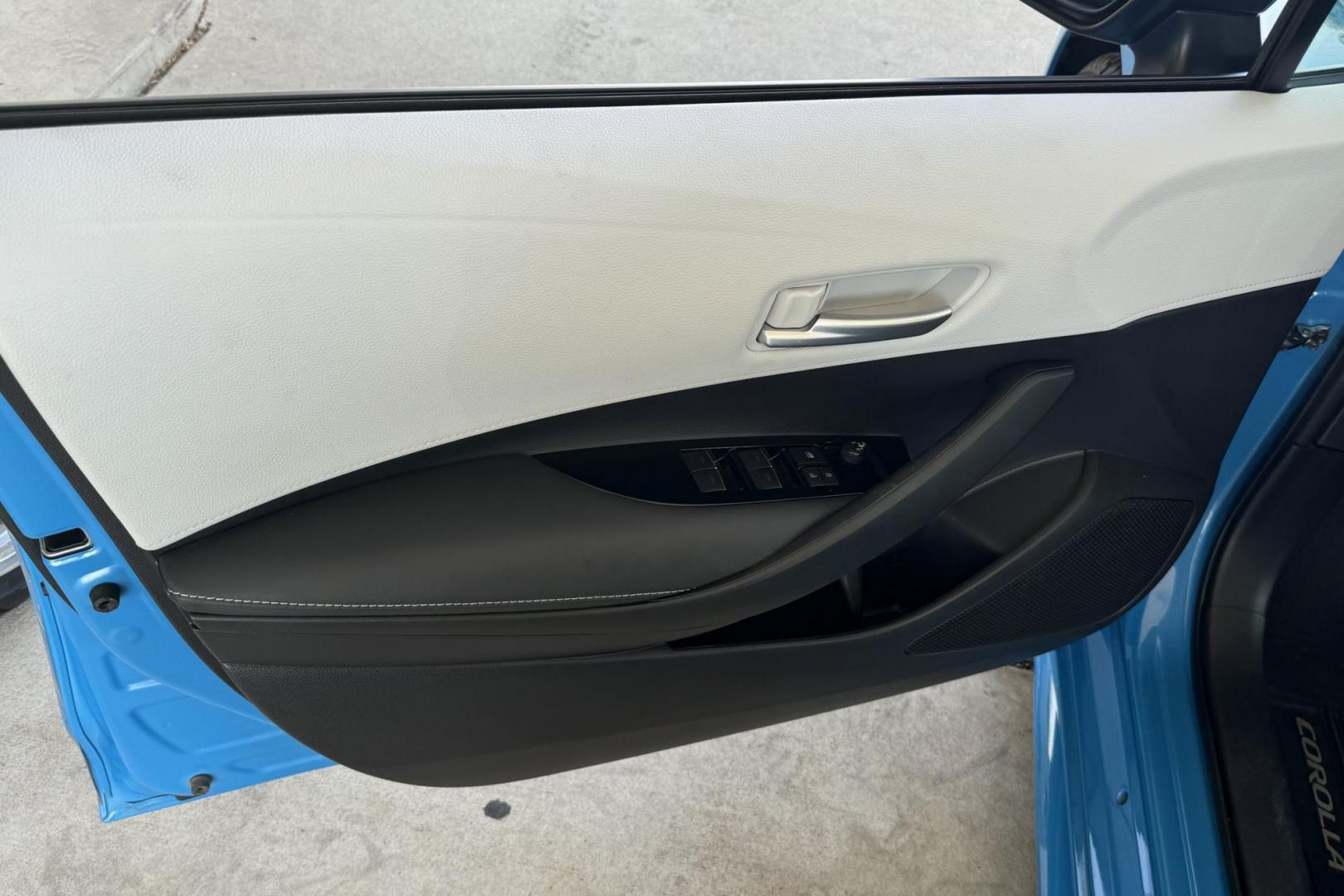 2022 Blue Flame /Gray Two-Tone TOYOTA COROLLA HATCHBACK SE (JTND4MBE6N3) with an 4 Cyl 2.0 Liter engine, Automatic transmission, located at 2304 W. Main St., Boise, ID, 83702, (208) 342-7777, 43.622105, -116.218658 - 2022 TOYOTA - Photo#6