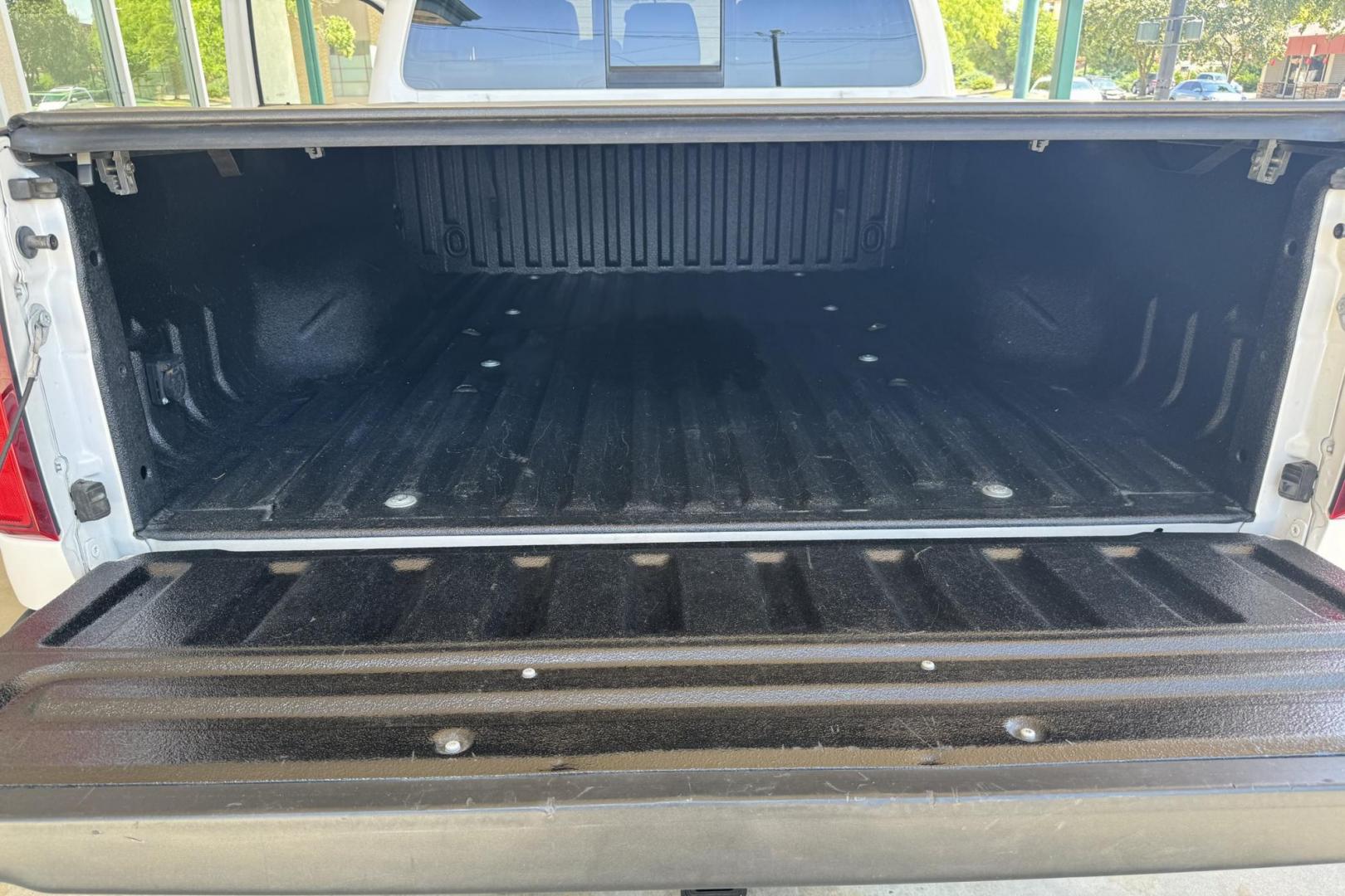 2013 White Platinum Metallic Tri-Coat /Black Ford F-350 SD Lariat (1FT8W3BT5DE) with an V8 6.7 Liter Turbo Diesel engine, Automatic 6 Speed transmission, located at 2304 W. Main St., Boise, ID, 83702, (208) 342-7777, 43.622105, -116.218658 - Photo#20