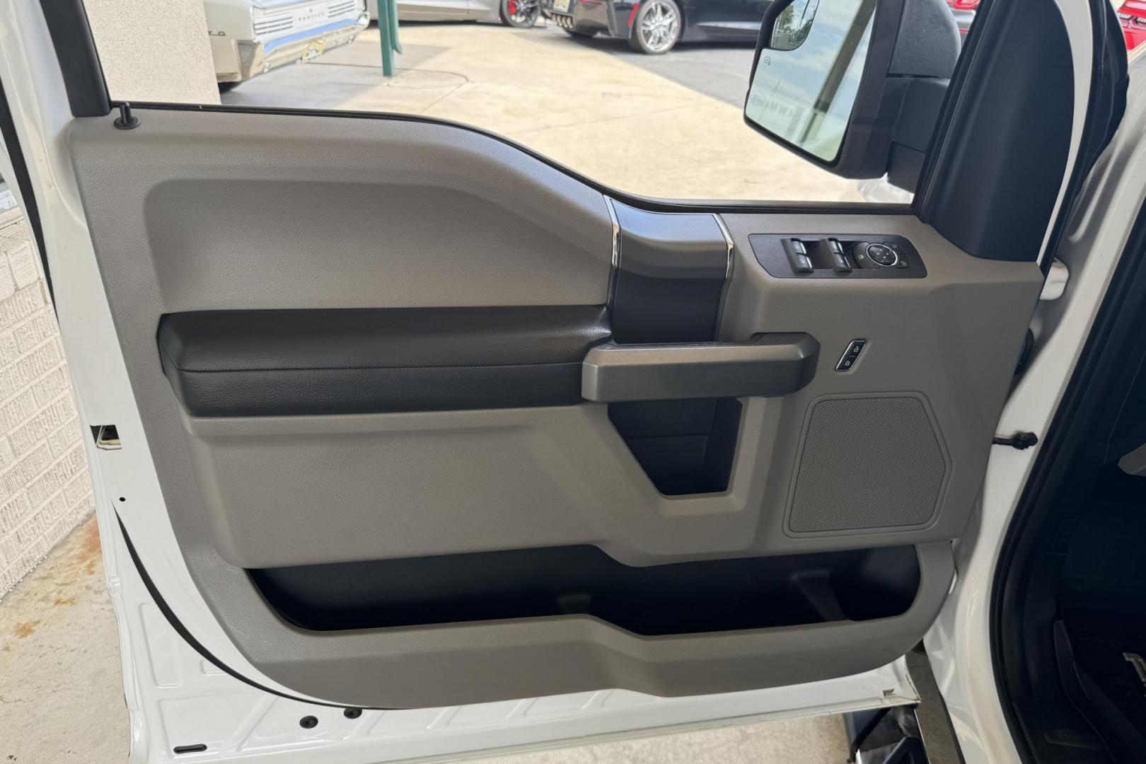2018 Oxford White /Gray Ford F-150 (1FTEW1E5XJF) with an V8 5.0 Liter engine, Automatic 10 Speed transmission, located at 2304 W. Main St., Boise, ID, 83702, (208) 342-7777, 43.622105, -116.218658 - 2018 Ford F-150 SuperCrew XLT 4x4 - Photo#4