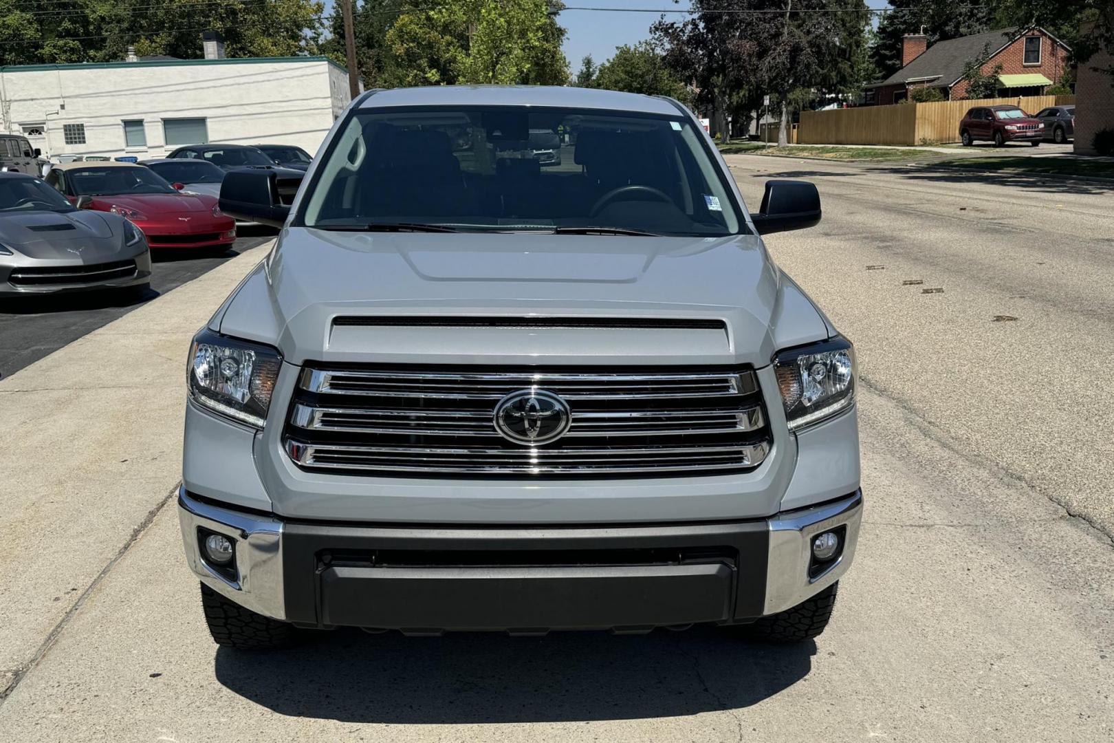 2021 Lunar Rock /Black Toyota Tundra SR5 (5TFDY5F18MX) with an V8 5.7 Liter engine, Automatic transmission, located at 2304 W. Main St., Boise, ID, 83702, (208) 342-7777, 43.622105, -116.218658 - Photo#3