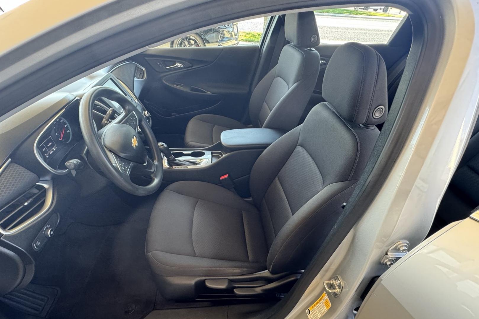 2018 Silver /Black CHEVROLET Malibu LS (1G1ZC5ST2JF) with an 4 Cyl 1.5 Liter Turbo engine, Automatic transmission, located at 2304 W. Main St., Boise, ID, 83702, (208) 342-7777, 43.622105, -116.218658 - New Tires! Great Fuel Economy! Clean Car! Tall Drivers Will Fit! - Photo#6