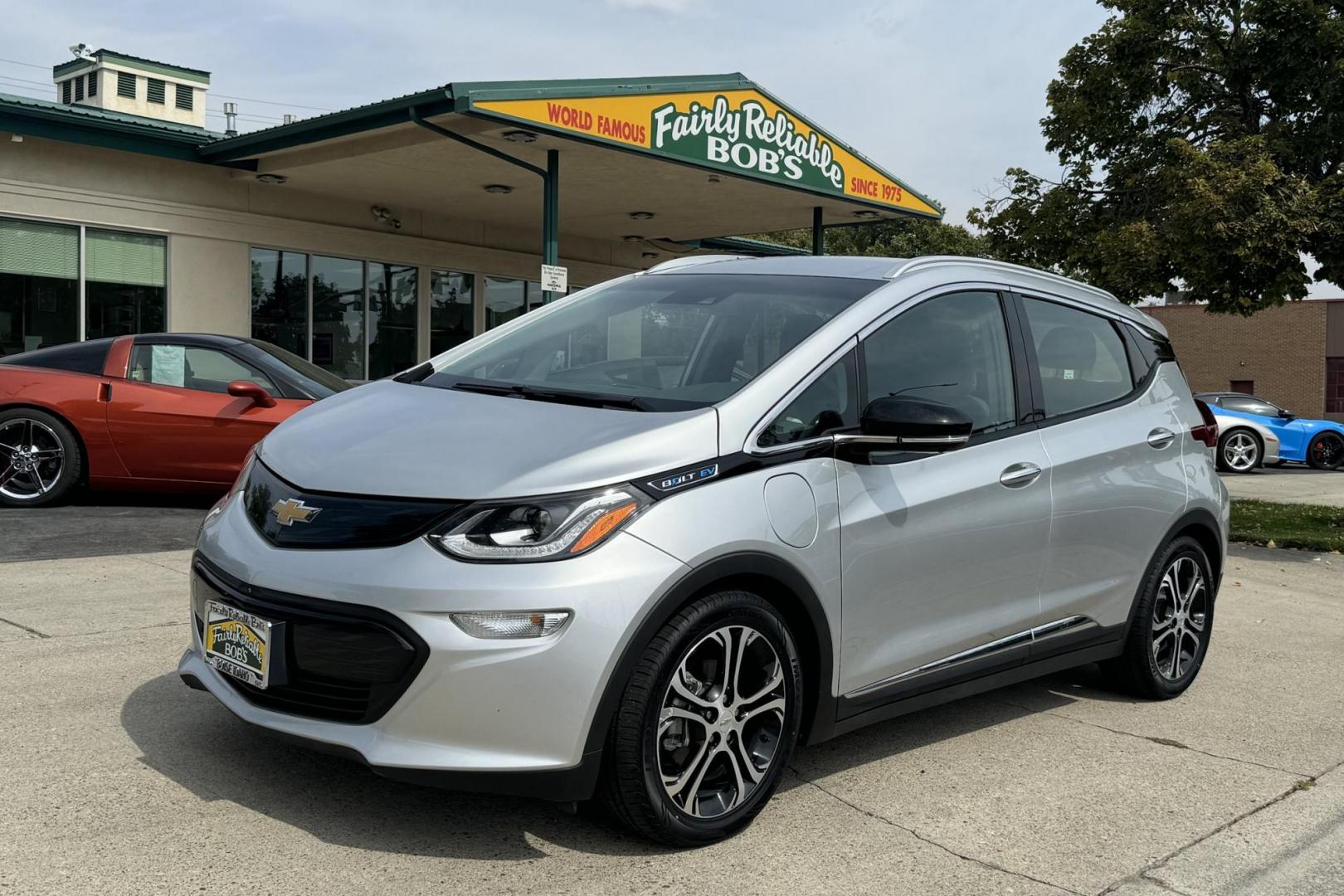 2018 Silver Ice Metallic /Dark Galvanized Gray Chevrolet Bolt Premier Premier (1G1FX6S06J4) with an 60 kWh engine, Automatic transmission, located at 2304 W. Main St., Boise, ID, 83702, (208) 342-7777, 43.622105, -116.218658 - Photo#0
