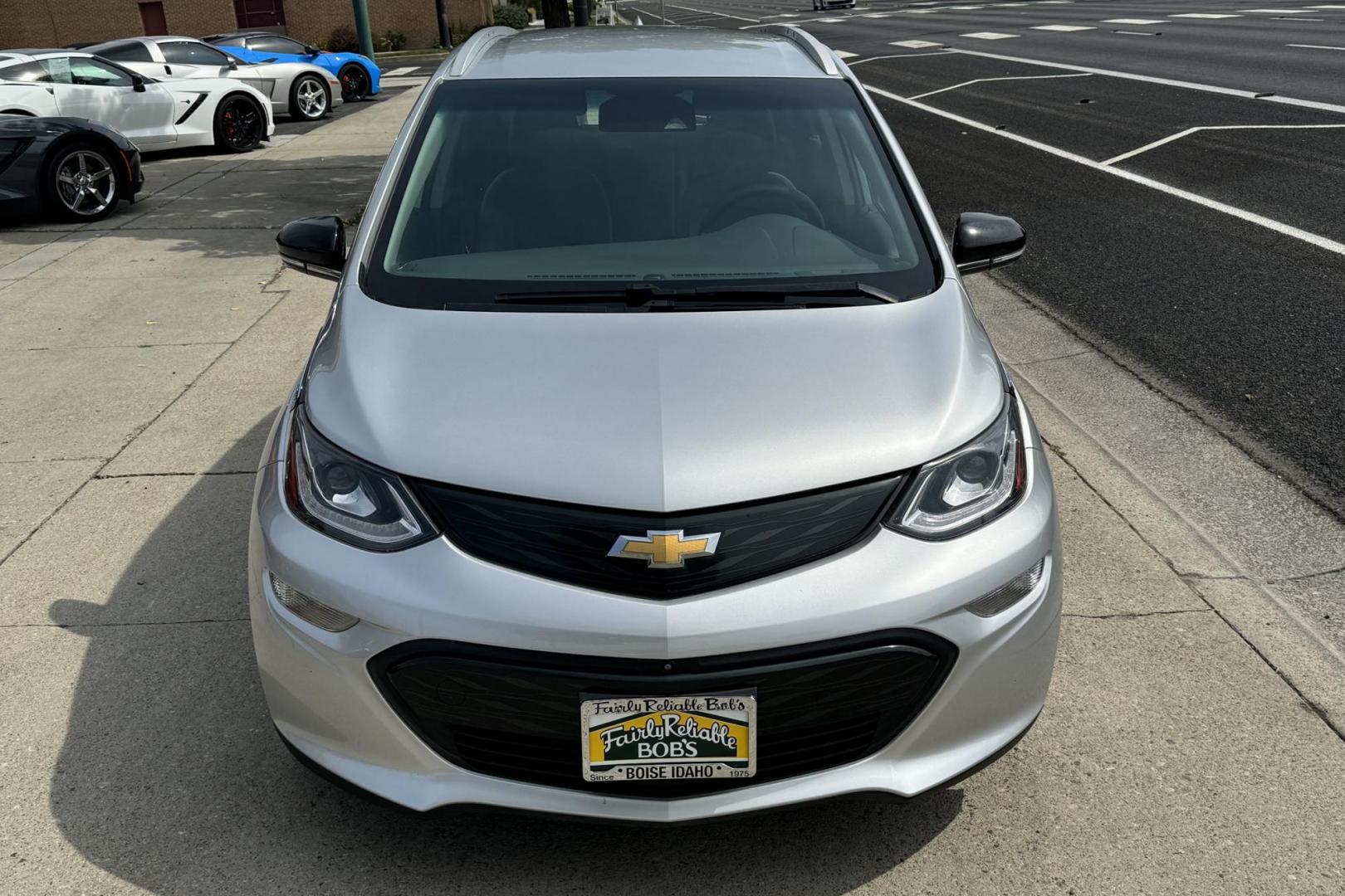 2018 Silver Ice Metallic /Dark Galvanized Gray Chevrolet Bolt Premier Premier (1G1FX6S06J4) with an 60 kWh engine, Automatic transmission, located at 2304 W. Main St., Boise, ID, 83702, (208) 342-7777, 43.622105, -116.218658 - Photo#4