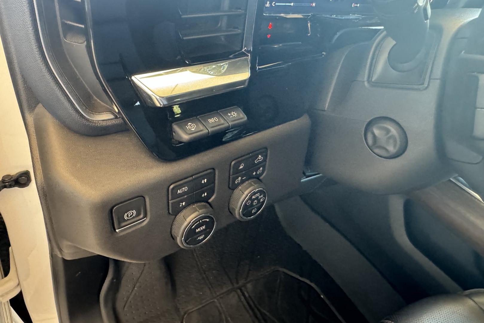 2022 Iridescent Pearl Tricoat /Jet Black/Nightshift Blue Chevrolet Silverado 1500 High Country High Country (3GCUDJEL6NG) with an V8 6.2 Liter engine, Automatic 10 Speed transmission, located at 2304 W. Main St., Boise, ID, 83702, (208) 342-7777, 43.622105, -116.218658 - One Owner Idaho Truck! - Photo#11