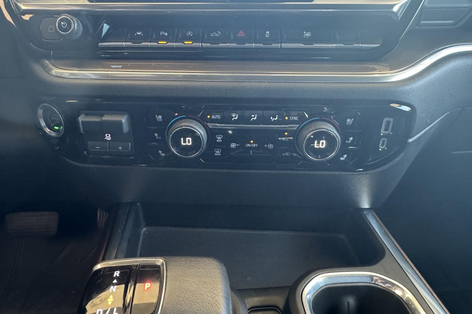 2022 Iridescent Pearl Tricoat /Jet Black/Nightshift Blue Chevrolet Silverado 1500 High Country High Country (3GCUDJEL6NG) with an V8 6.2 Liter engine, Automatic 10 Speed transmission, located at 2304 W. Main St., Boise, ID, 83702, (208) 342-7777, 43.622105, -116.218658 - One Owner Idaho Truck! - Photo#17