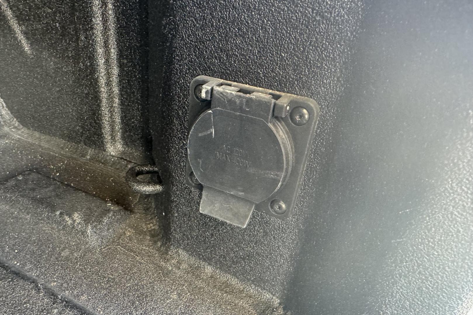 2022 Iridescent Pearl Tricoat /Jet Black/Nightshift Blue Chevrolet Silverado 1500 High Country High Country (3GCUDJEL6NG) with an V8 6.2 Liter engine, Automatic 10 Speed transmission, located at 2304 W. Main St., Boise, ID, 83702, (208) 342-7777, 43.622105, -116.218658 - One Owner Idaho Truck! - Photo#28