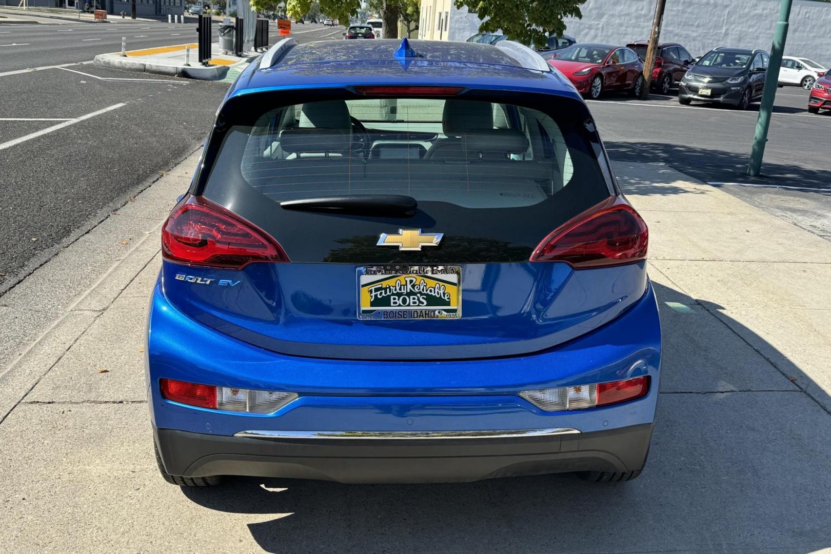 2018 Kinetic Blue Metallic /Light Ash Gray/Ceramic White Chevrolet Bolt Premier Premier (1G1FX6S07J4) with an 60 kWh engine, Automatic transmission, located at 2304 W. Main St., Boise, ID, 83702, (208) 342-7777, 43.622105, -116.218658 - Remaining Factory Battery Warranty Until July of 2032 or 146,672 Miles! New Tires Too! - Photo#1