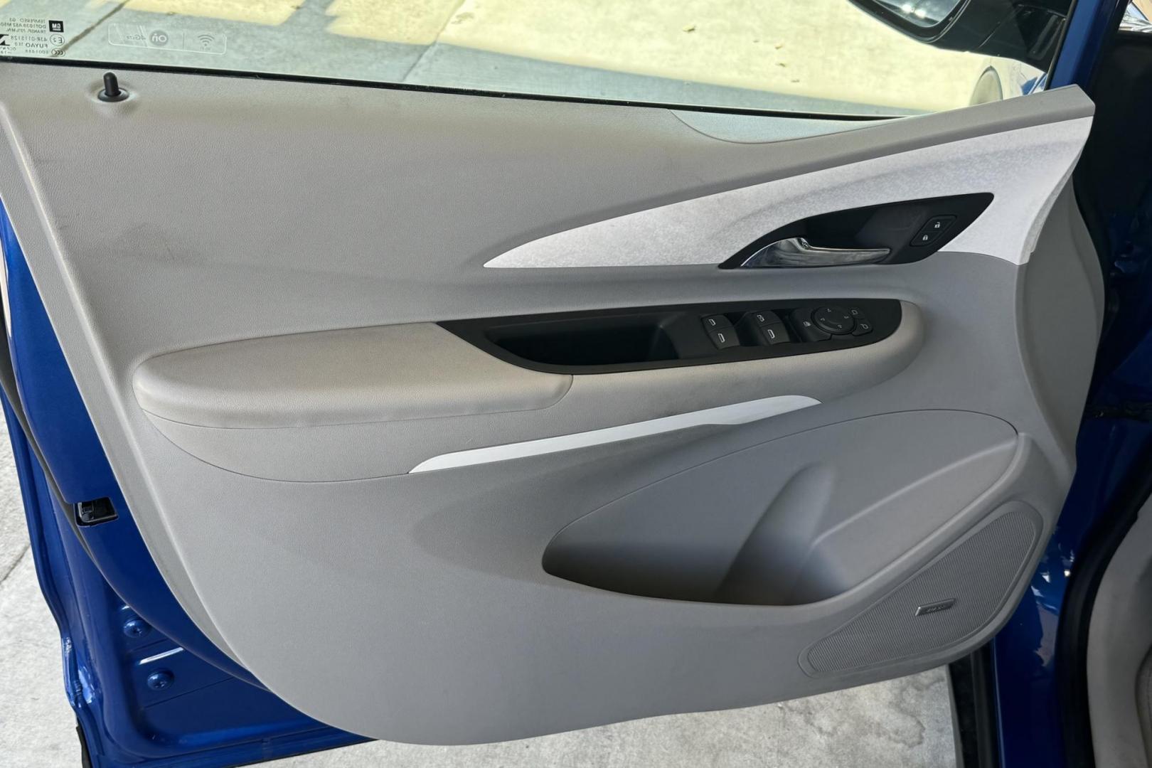 2018 Kinetic Blue Metallic /Light Ash Gray/Ceramic White Chevrolet Bolt Premier Premier (1G1FX6S07J4) with an 60 kWh engine, Automatic transmission, located at 2304 W. Main St., Boise, ID, 83702, (208) 342-7777, 43.622105, -116.218658 - Remaining Factory Battery Warranty Until July of 2032 or 146,672 Miles! New Tires Too! - Photo#10