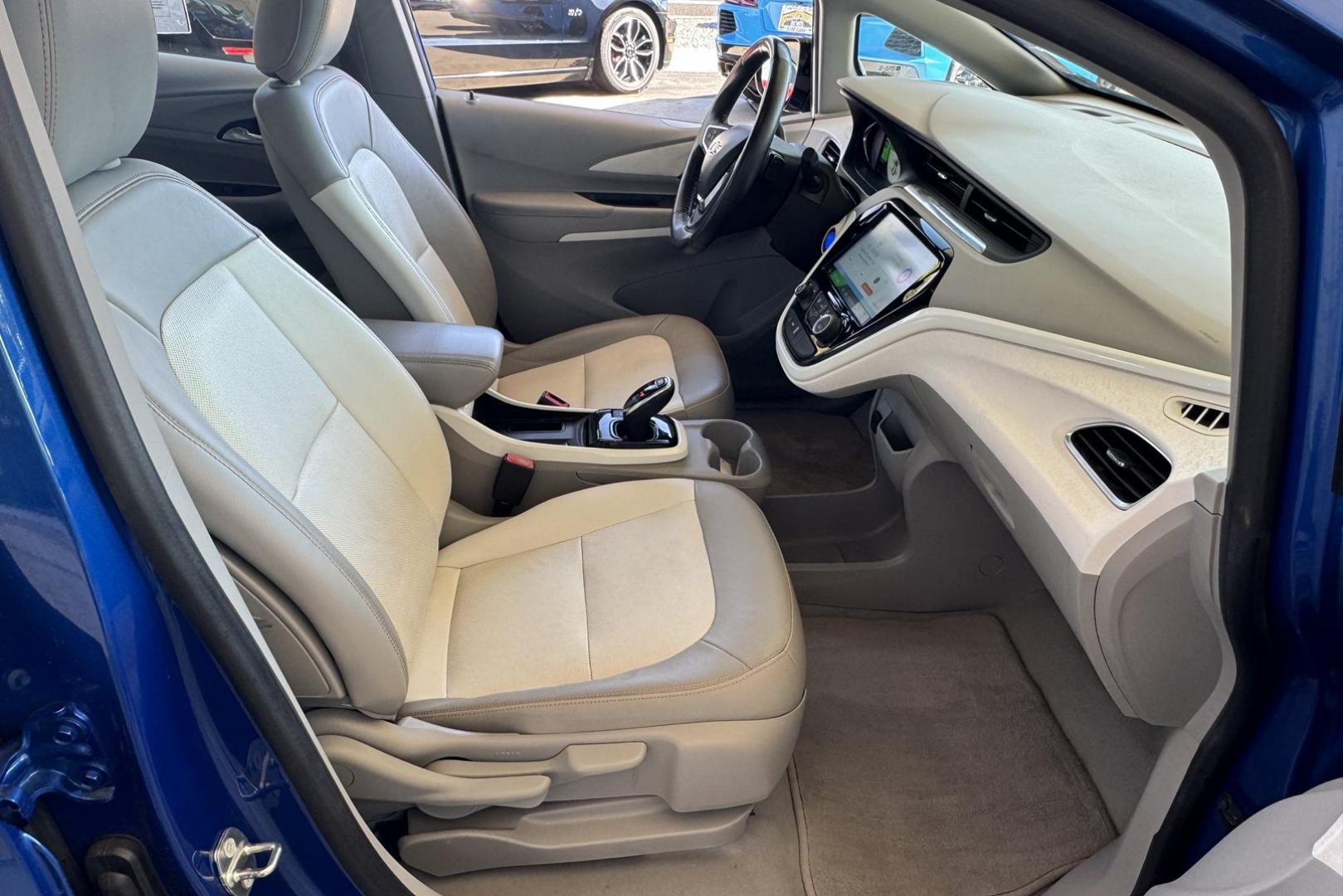 2018 Kinetic Blue Metallic /Light Ash Gray/Ceramic White Chevrolet Bolt Premier Premier (1G1FX6S07J4) with an 60 kWh engine, Automatic transmission, located at 2304 W. Main St., Boise, ID, 83702, (208) 342-7777, 43.622105, -116.218658 - Remaining Factory Battery Warranty Until July of 2032 or 146,672 Miles! New Tires Too! - Photo#20