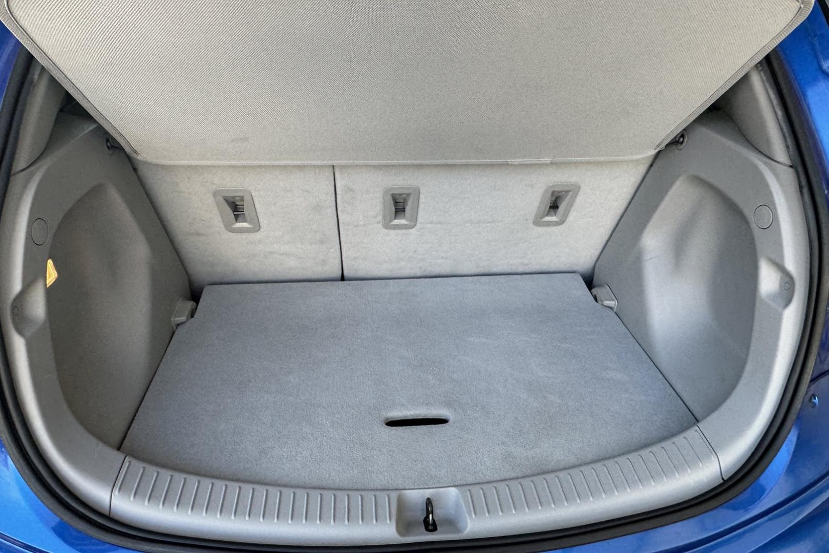 2018 Kinetic Blue Metallic /Light Ash Gray/Ceramic White Chevrolet Bolt Premier Premier (1G1FX6S07J4) with an 60 kWh engine, Automatic transmission, located at 2304 W. Main St., Boise, ID, 83702, (208) 342-7777, 43.622105, -116.218658 - Remaining Factory Battery Warranty Until July of 2032 or 146,672 Miles! New Tires Too! - Photo#22
