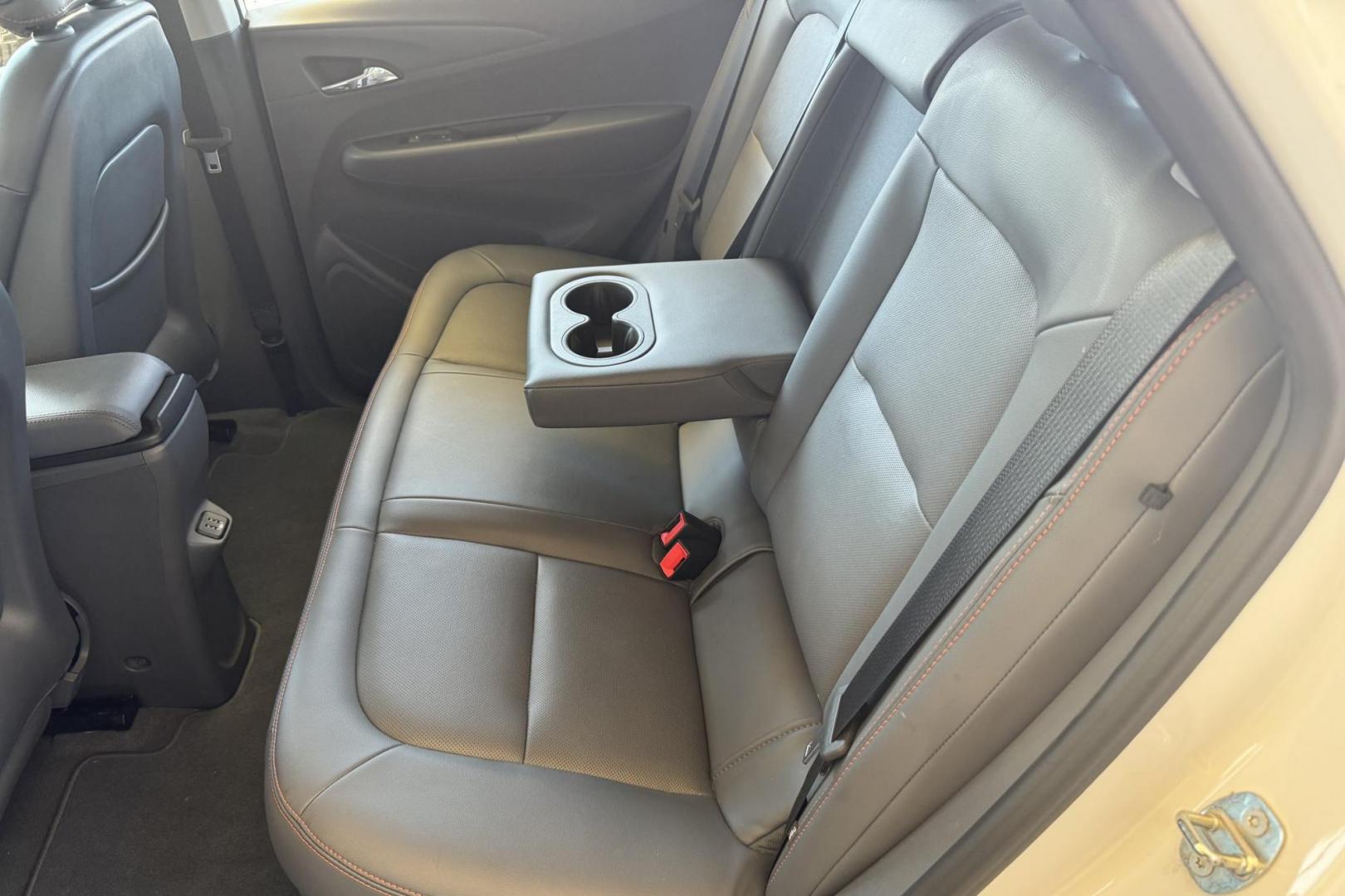 2018 Summit White /Dark Galvanized Gray Chevrolet Bolt Premier Premier (1G1FX6S07J4) with an 60 kWh engine, Automatic transmission, located at 2304 W. Main St., Boise, ID, 83702, (208) 342-7777, 43.622105, -116.218658 - New Tires! Highly Optioned! - Photo#17