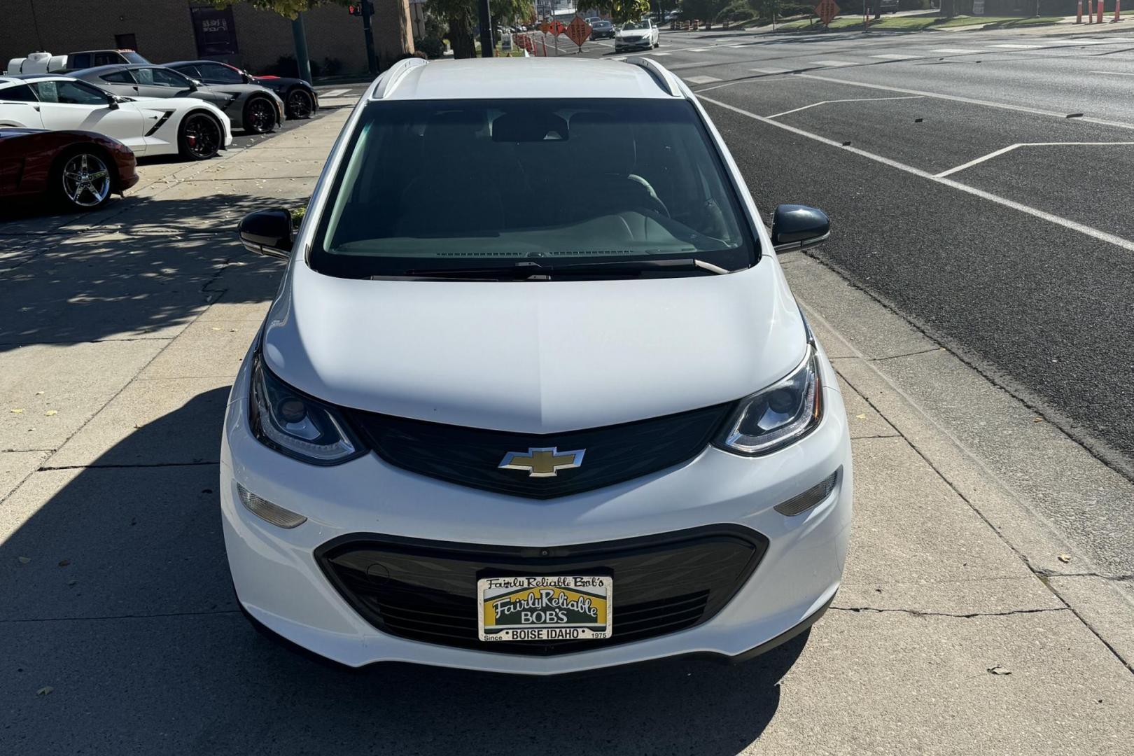 2018 Summit White /Dark Galvanized Gray Chevrolet Bolt Premier Premier (1G1FX6S07J4) with an 60 kWh engine, Automatic transmission, located at 2304 W. Main St., Boise, ID, 83702, (208) 342-7777, 43.622105, -116.218658 - New Tires! Highly Optioned! - Photo#3