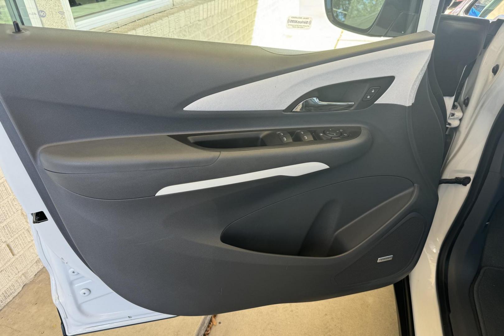 2018 Summit White /Dark Galvanized Gray Chevrolet Bolt Premier Premier (1G1FX6S07J4) with an 60 kWh engine, Automatic transmission, located at 2304 W. Main St., Boise, ID, 83702, (208) 342-7777, 43.622105, -116.218658 - New Tires! Highly Optioned! - Photo#9