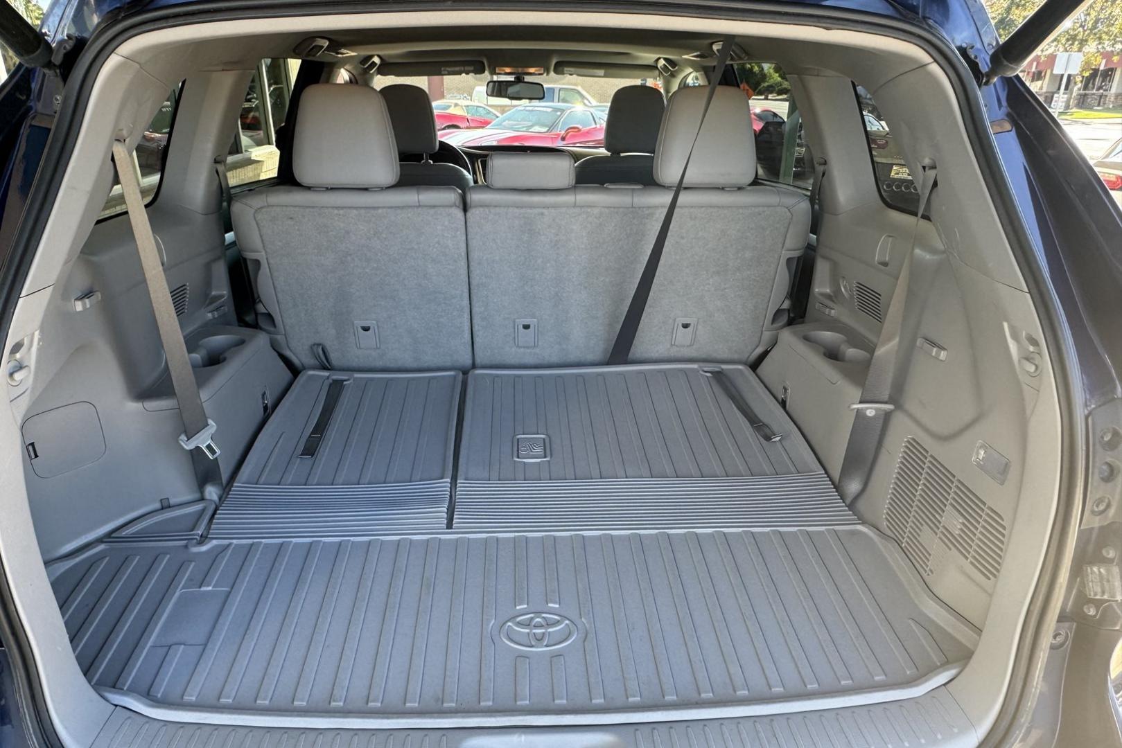 2015 Nautical Blue Metallic /Gray Toyota Highlander XLE (5TDJKRFH1FS) with an V6 3.5 Liter engine, Automatic 6 Speed transmission, located at 2304 W. Main St., Boise, ID, 83702, (208) 342-7777, 43.622105, -116.218658 - Hard To Find! Great To Own! New Tires Too! - Photo#19