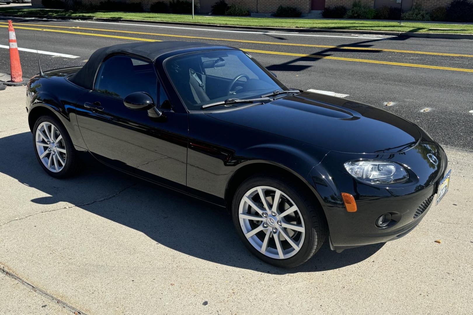 2006 Black /Black Mazda Miata MX-5 Sport (JM1NC25F660) with an 4 Cyl 2.0 Liter engine, 6 Speed Manual transmission, located at 2304 W. Main St., Boise, ID, 83702, (208) 342-7777, 43.622105, -116.218658 - Photo#16