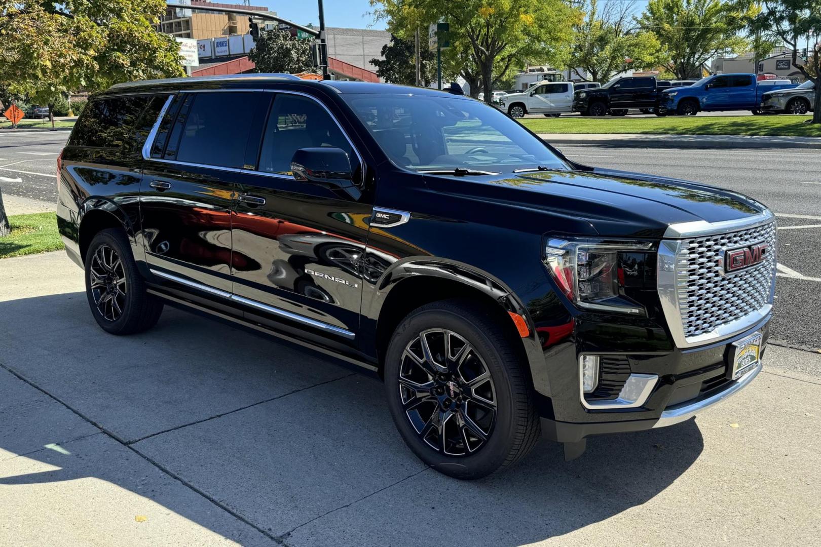 2021 Onyx Black /Jet Black GMC Yukon XL Denali (1GKS2JKL6MR) with an V8 6.2 Liter engine, Automatic 10 Speed transmission, located at 2304 W. Main St., Boise, ID, 83702, (208) 342-7777, 43.622105, -116.218658 - Highly Optioned And Extremely Clean Yukon XL Denali! - Photo#1