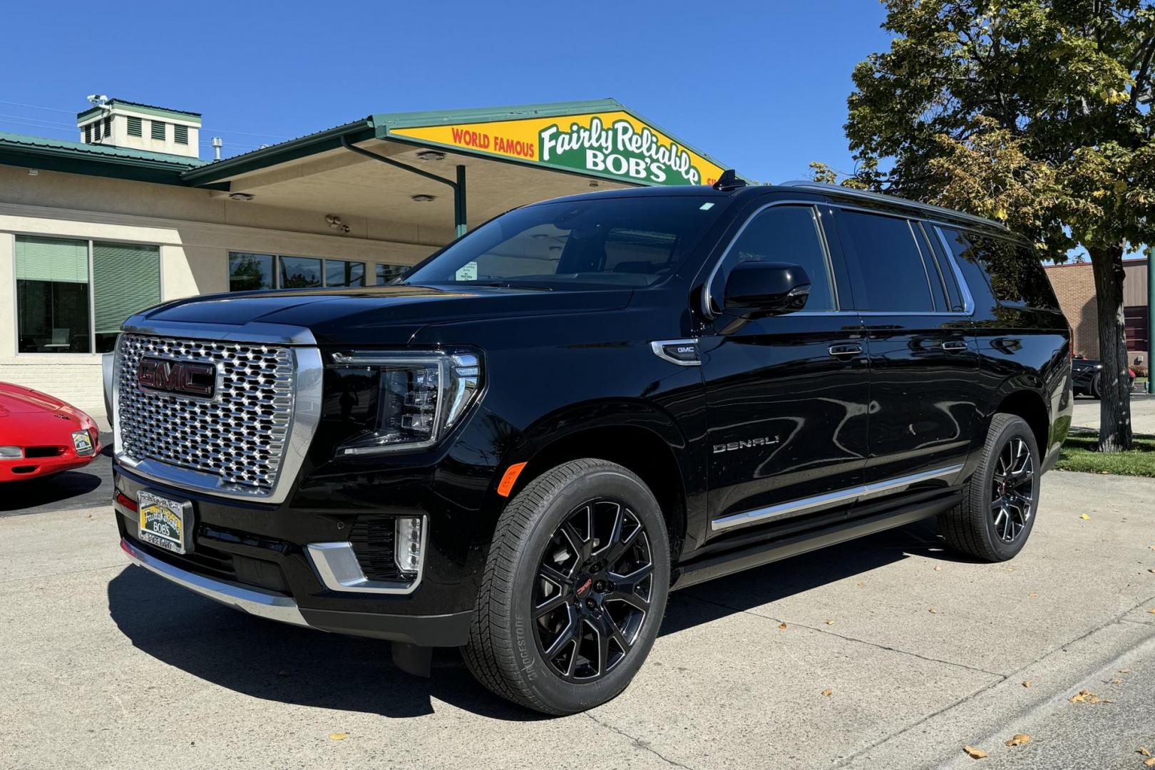 2021 Onyx Black /Jet Black GMC Yukon XL Denali (1GKS2JKL6MR) with an V8 6.2 Liter engine, Automatic 10 Speed transmission, located at 2304 W. Main St., Boise, ID, 83702, (208) 342-7777, 43.622105, -116.218658 - Highly Optioned And Extremely Clean Yukon XL Denali! - Photo#0