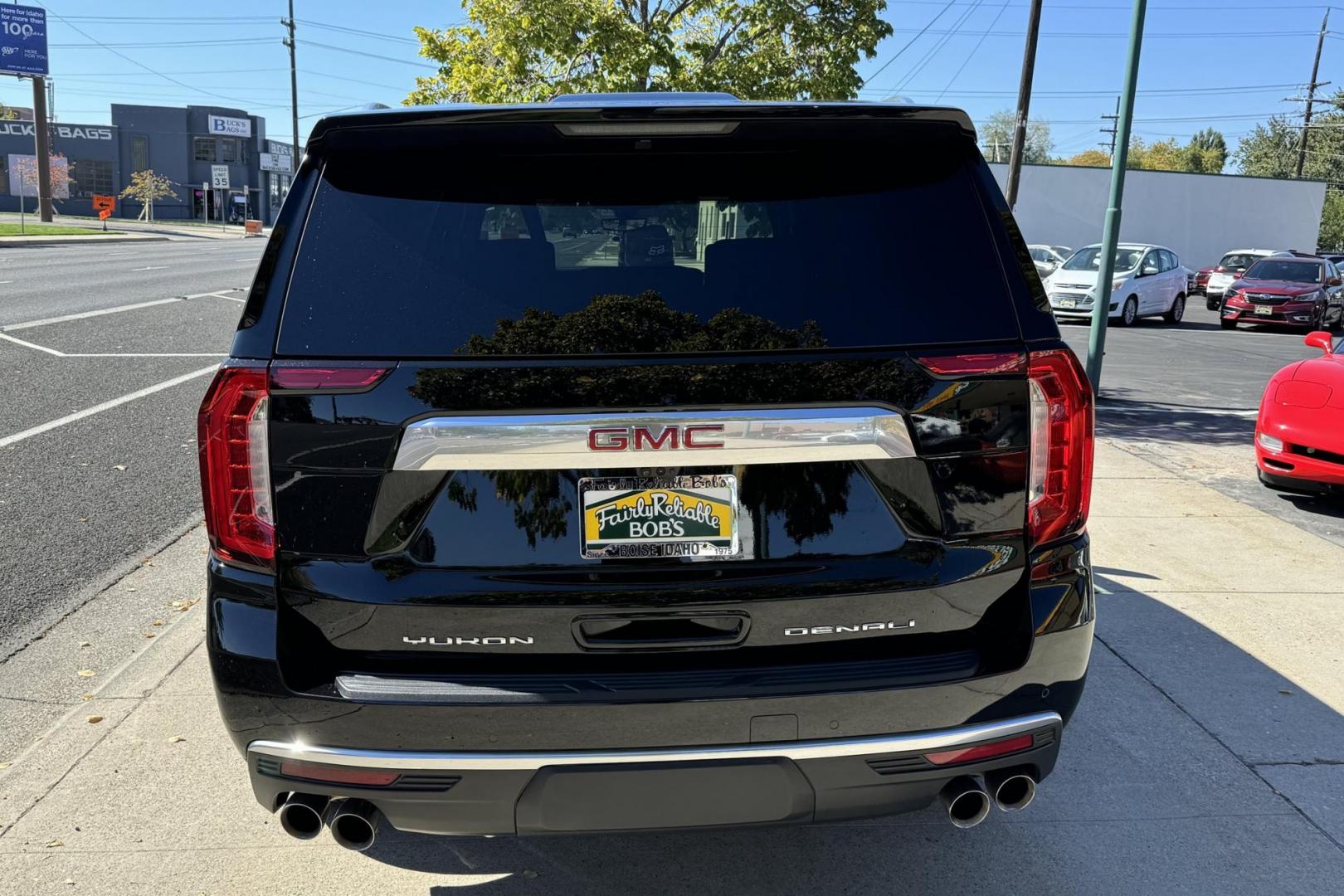 2021 Onyx Black /Jet Black GMC Yukon XL Denali (1GKS2JKL6MR) with an V8 6.2 Liter engine, Automatic 10 Speed transmission, located at 2304 W. Main St., Boise, ID, 83702, (208) 342-7777, 43.622105, -116.218658 - Highly Optioned And Extremely Clean Yukon XL Denali! - Photo#2