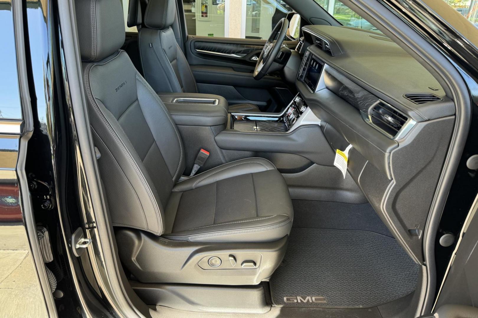 2021 Onyx Black /Jet Black GMC Yukon XL Denali (1GKS2JKL6MR) with an V8 6.2 Liter engine, Automatic 10 Speed transmission, located at 2304 W. Main St., Boise, ID, 83702, (208) 342-7777, 43.622105, -116.218658 - Highly Optioned And Extremely Clean Yukon XL Denali! - Photo#21