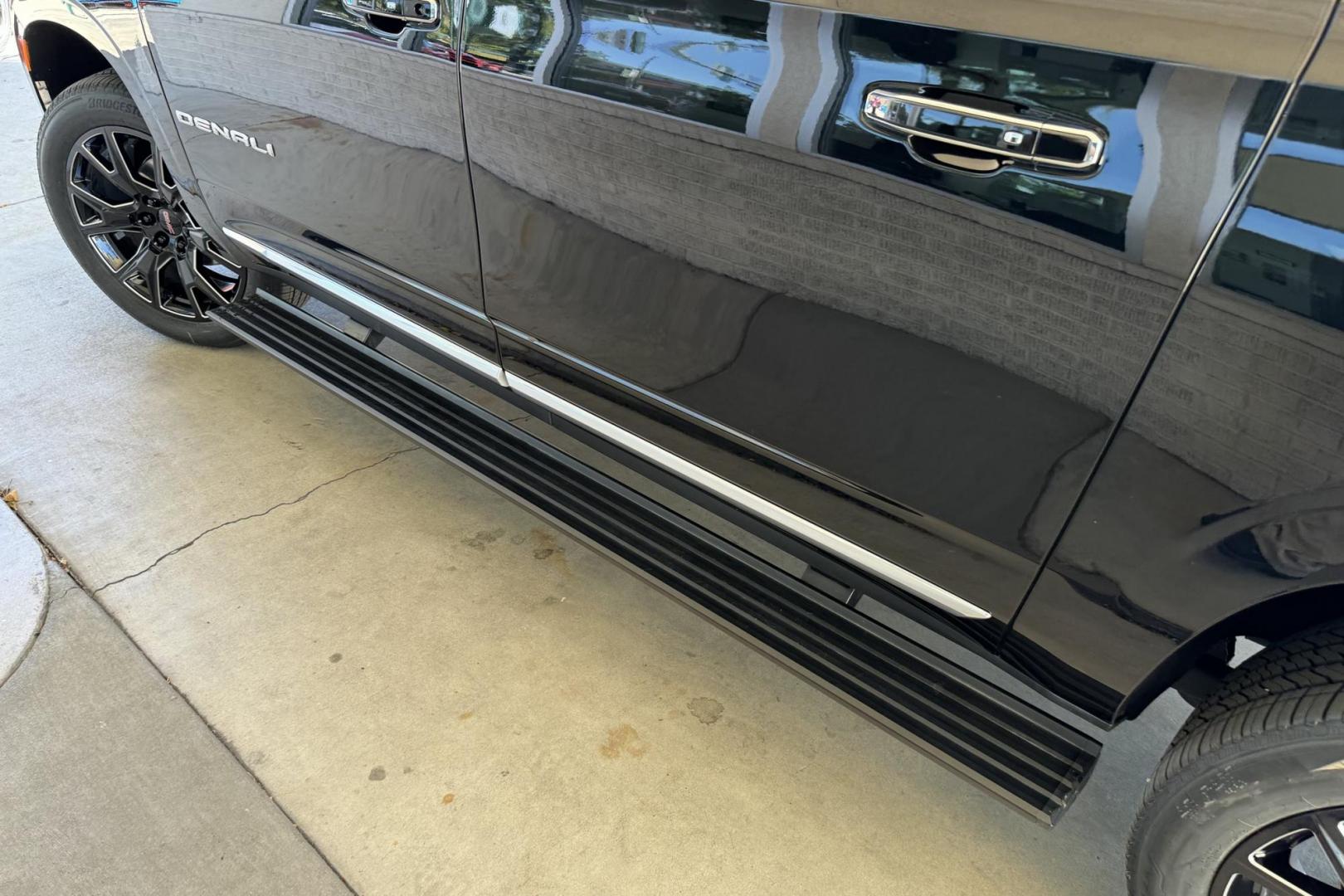 2021 Onyx Black /Jet Black GMC Yukon XL Denali (1GKS2JKL6MR) with an V8 6.2 Liter engine, Automatic 10 Speed transmission, located at 2304 W. Main St., Boise, ID, 83702, (208) 342-7777, 43.622105, -116.218658 - Highly Optioned And Extremely Clean Yukon XL Denali! - Photo#24
