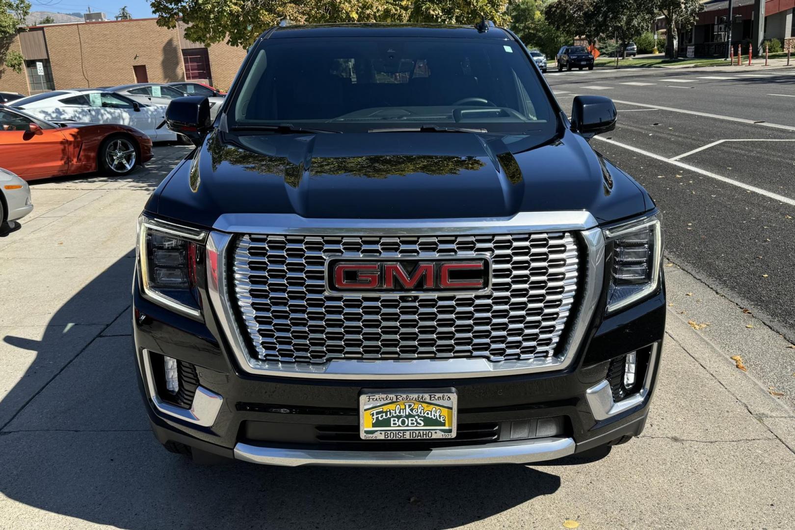 2021 Onyx Black /Jet Black GMC Yukon XL Denali (1GKS2JKL6MR) with an V8 6.2 Liter engine, Automatic 10 Speed transmission, located at 2304 W. Main St., Boise, ID, 83702, (208) 342-7777, 43.622105, -116.218658 - Highly Optioned And Extremely Clean Yukon XL Denali! - Photo#4