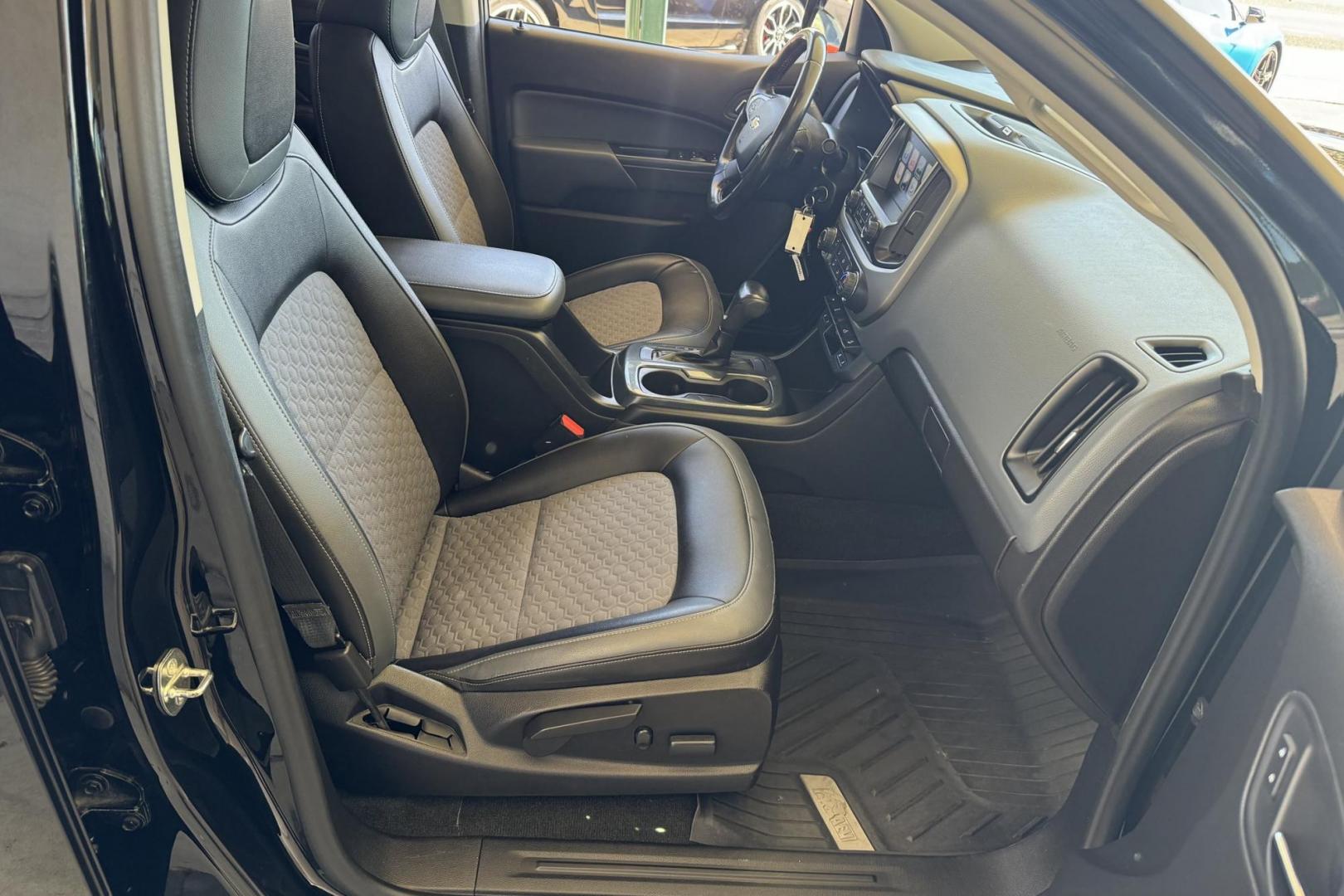 2018 Black /Black Chevrolet Colorado Crew Cab Z71 (1GCGTDEN3H1) with an V6 3.6 Liter engine, Automatic 8 Speed transmission, located at 2304 W. Main St., Boise, ID, 83702, (208) 342-7777, 43.622105, -116.218658 - Clean V6 Colorado! - Photo#19