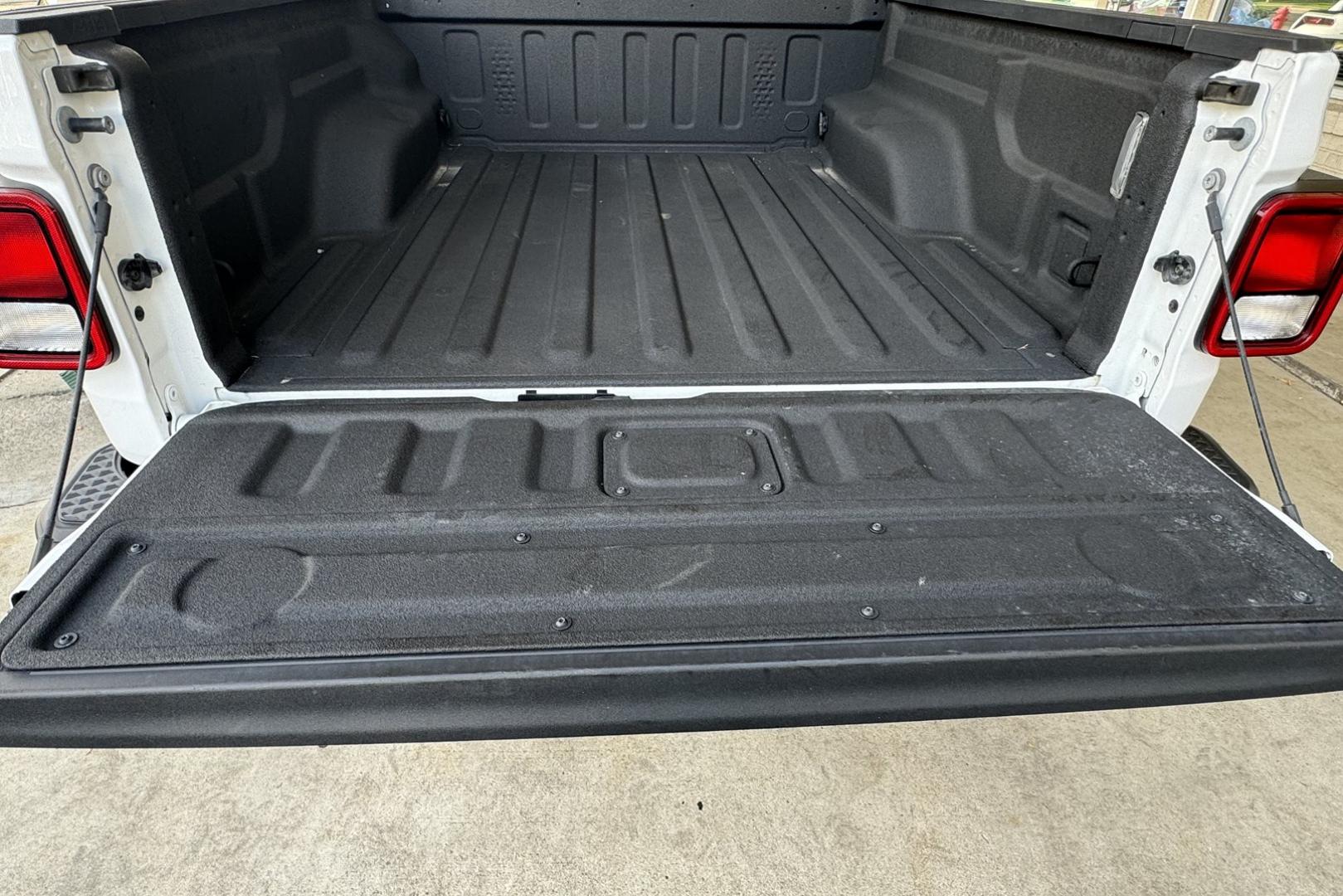 2023 White /Black Jeep Gladiator Overland (1C6HJTFG9PL) with an V6 3.6 Liter engine, Automatic 8 Speed transmission, located at 2304 W. Main St., Boise, ID, 83702, (208) 342-7777, 43.622105, -116.218658 - Remaining Factory Warranty! Must Drive To Appreciate! - Photo#18